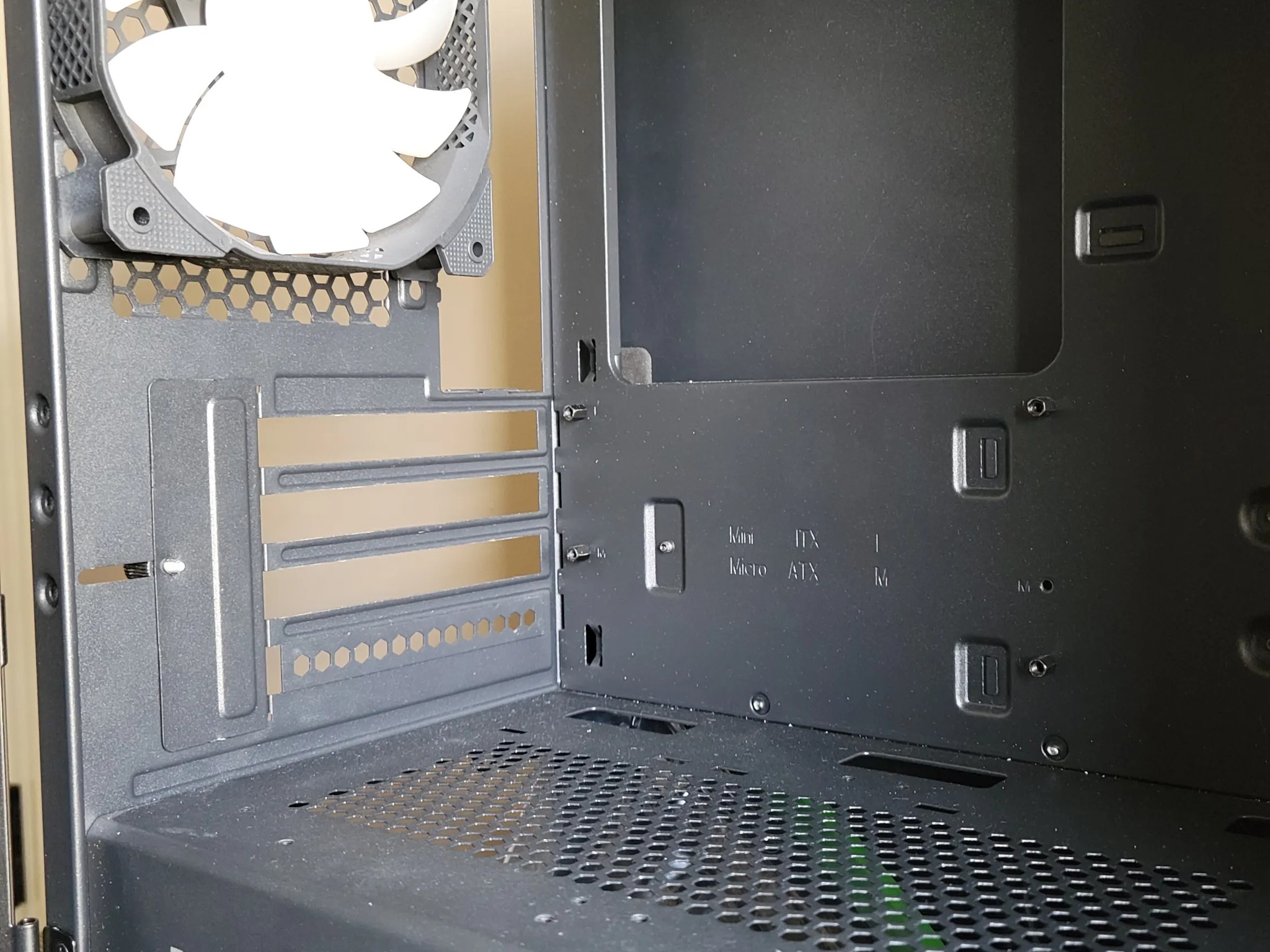 Montech Air 100 ARGB