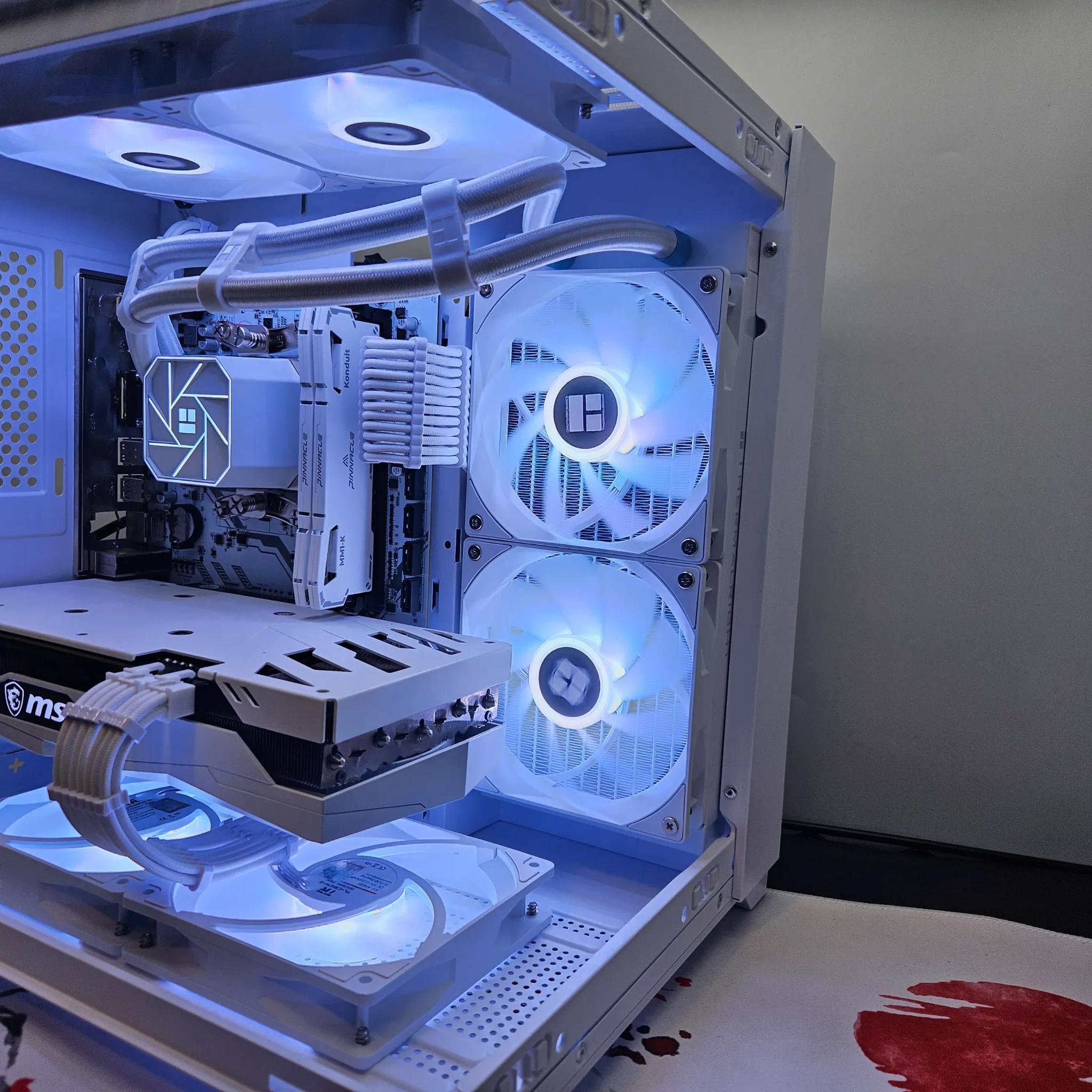 Liquid cooled Arctic Rig Ryzen 5 / 32GB DDR4/  2TB SSD / RTX 3060 12GB