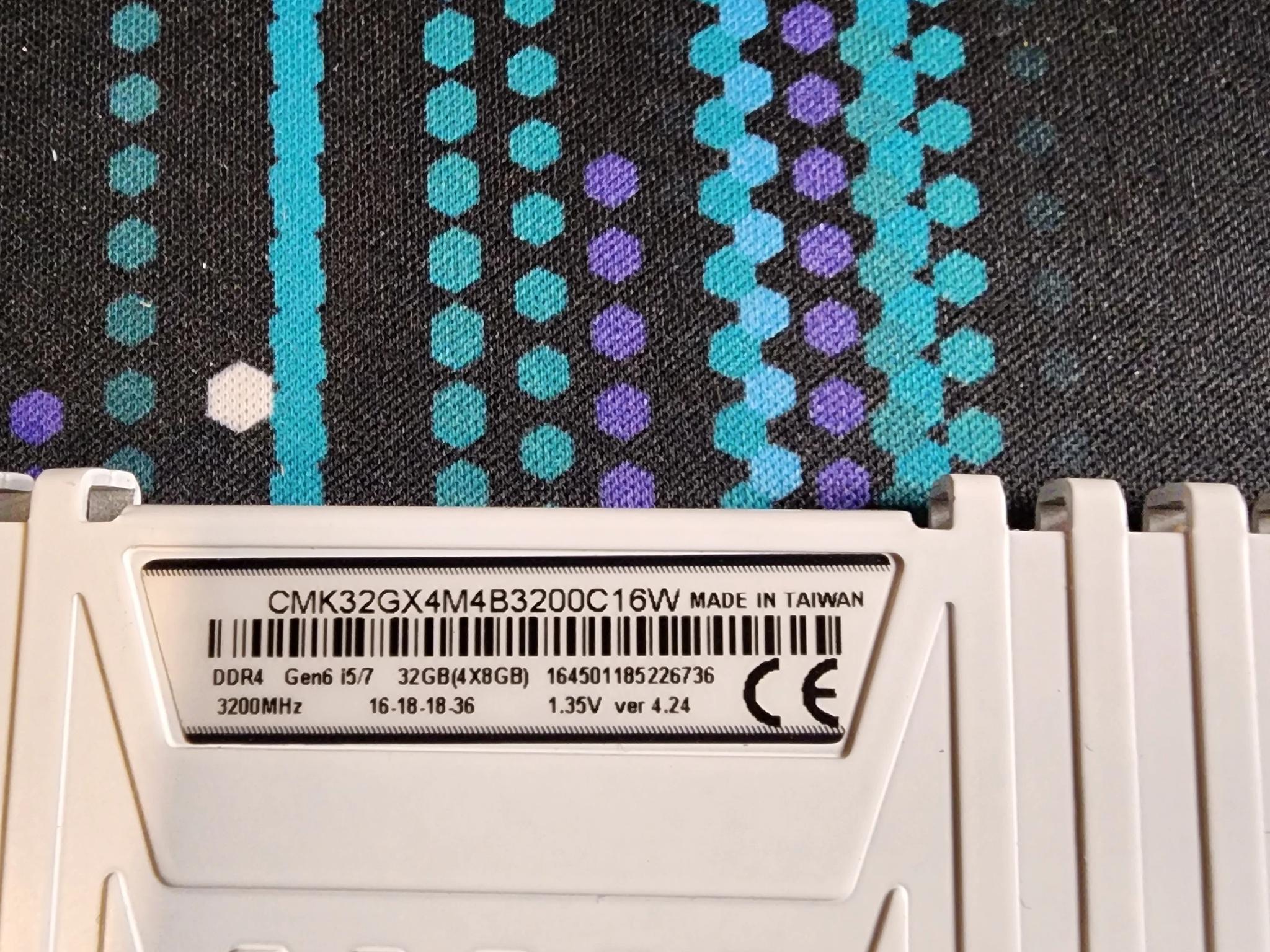 32GB Corsair Vengeance LPX RAM