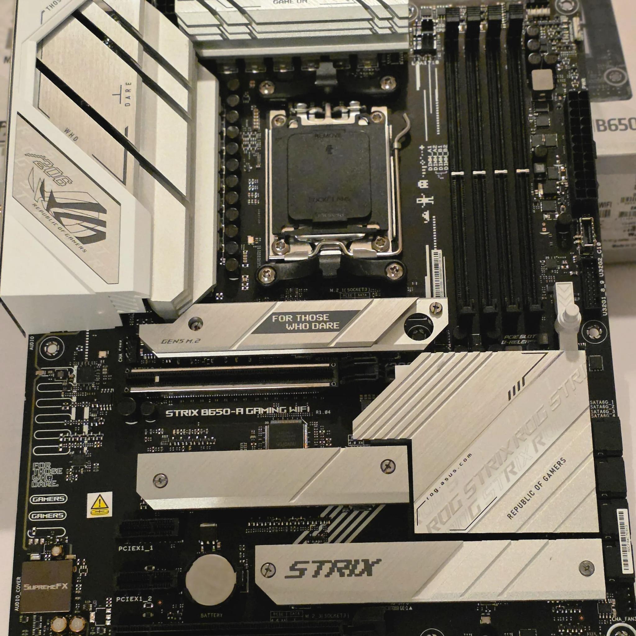 ASUS ROG Strix B650-A Gaming WiFi 6E AM5 (LGA1718)