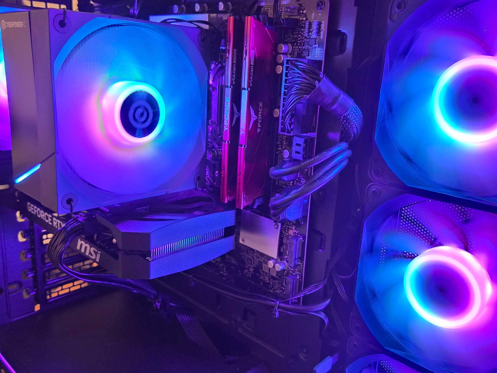 CyberPower Gamer Xtreme INTEL Core U5 225F | RTX 5060 8GB | 32GB DDR5 6400mhz | 2TB NVMe | RGB Win11
