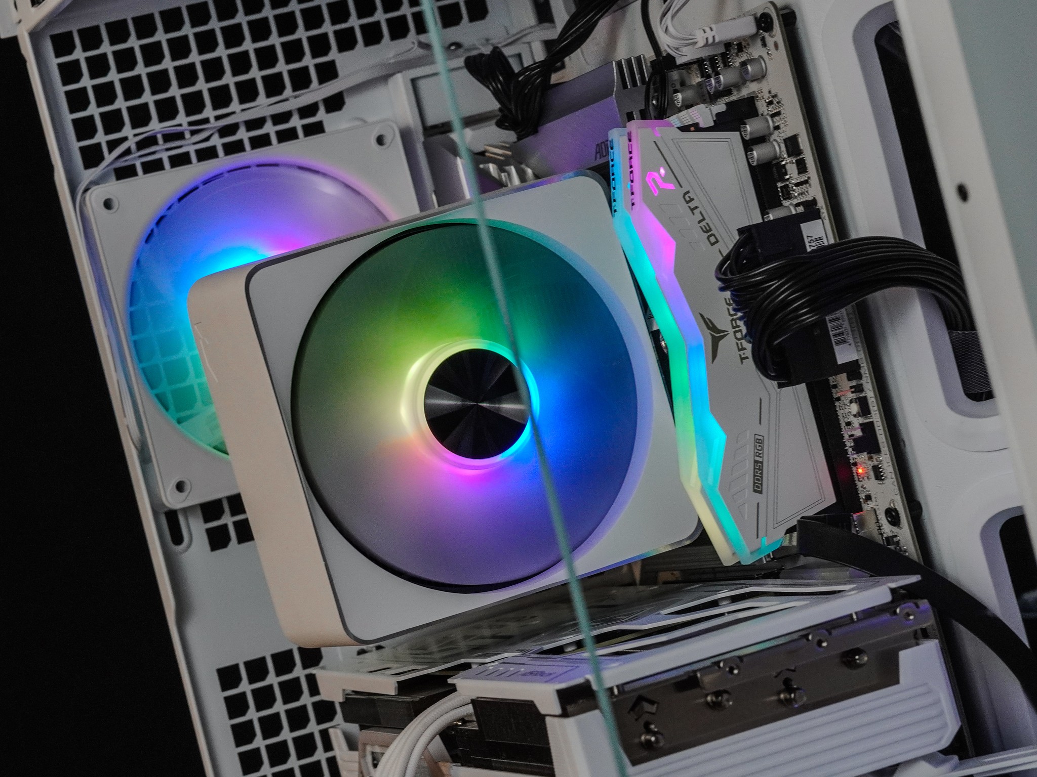 EXT Glacies 70X - Ryzen 7 7700X, RX 9060 XT 16GB, 16GB DDR5 Ram, 1TB SSD (V1)