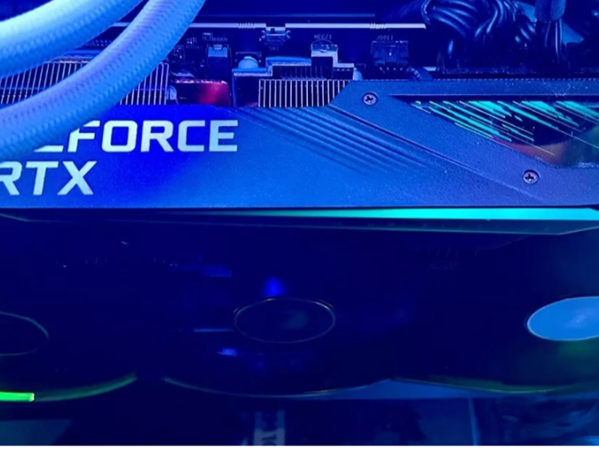 AORUS XTREME 3090 24GB: 🚀 Unmatched Performance for Next-Level Gaming 🎮