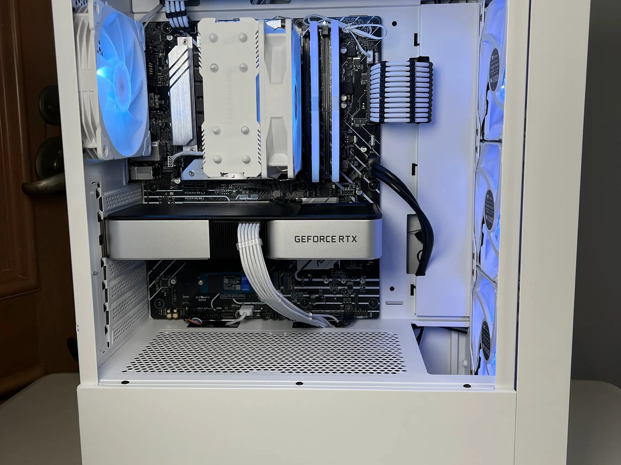 Mid Range White Gaming PC (i5-12400 + RTX 3060Ti)