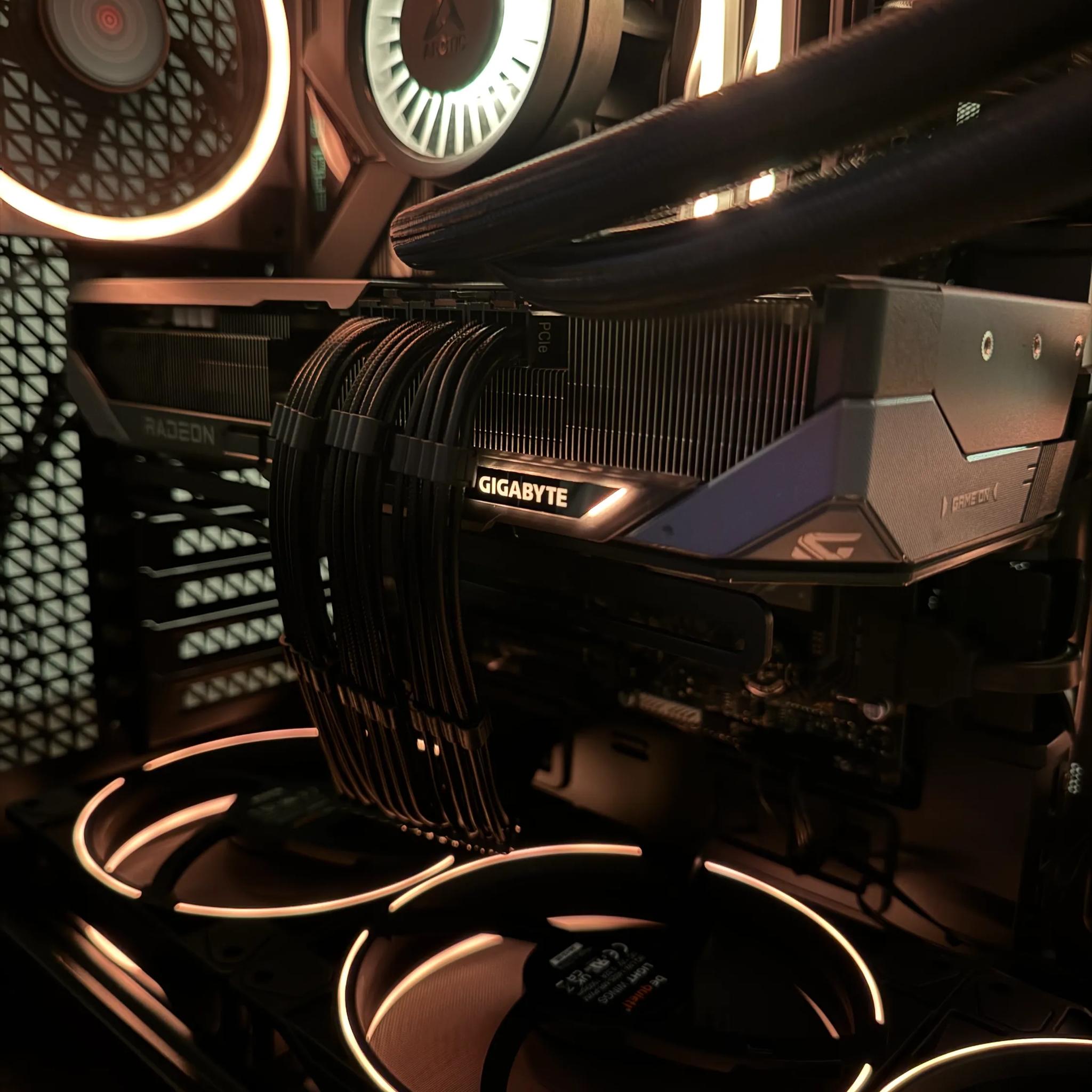GIGABYTE Gaming Radeon RX 9070 XT 16GB Gaming OC