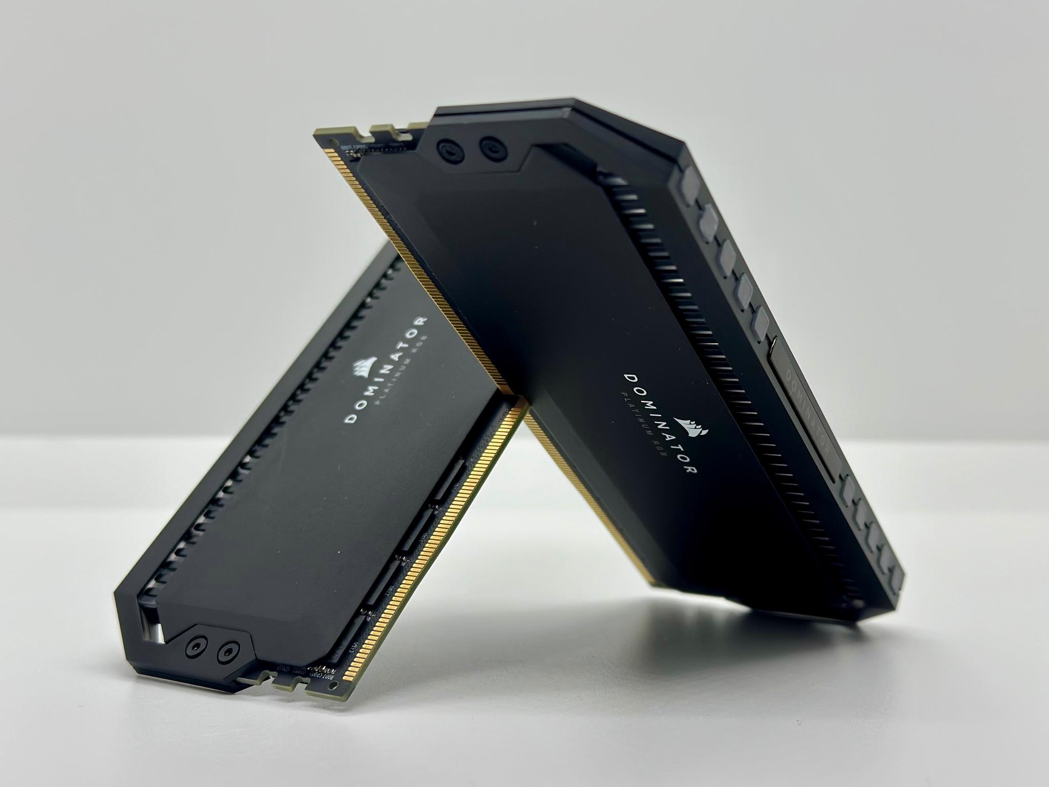 DOMINATOR® PLATINUM RGB 64GB (2x32GB) DDR5 DRAM 5200MT/s CL40 Memory Kit — Black