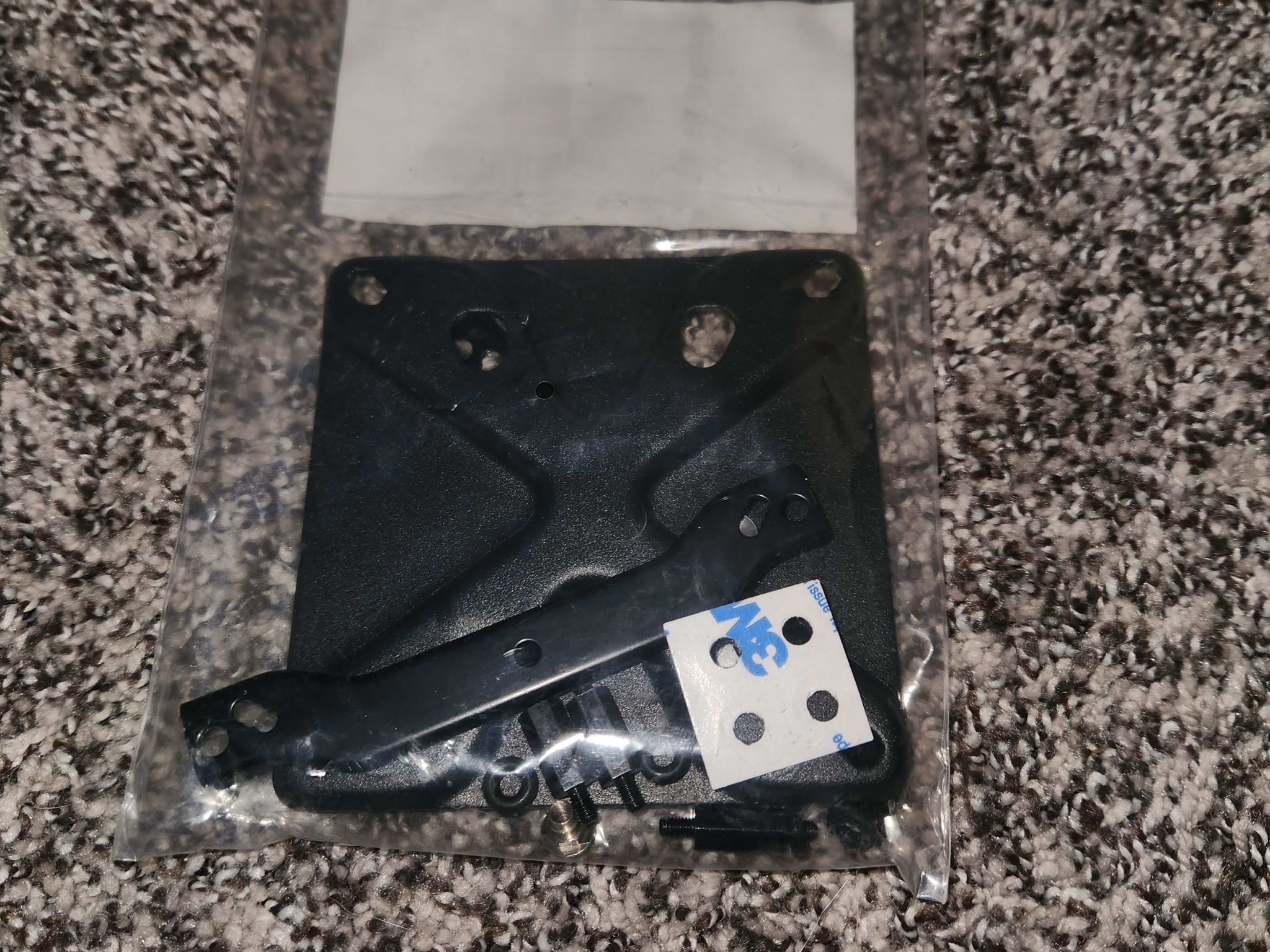 Arctic Liquid Freezer LGA 1700 mount kit.