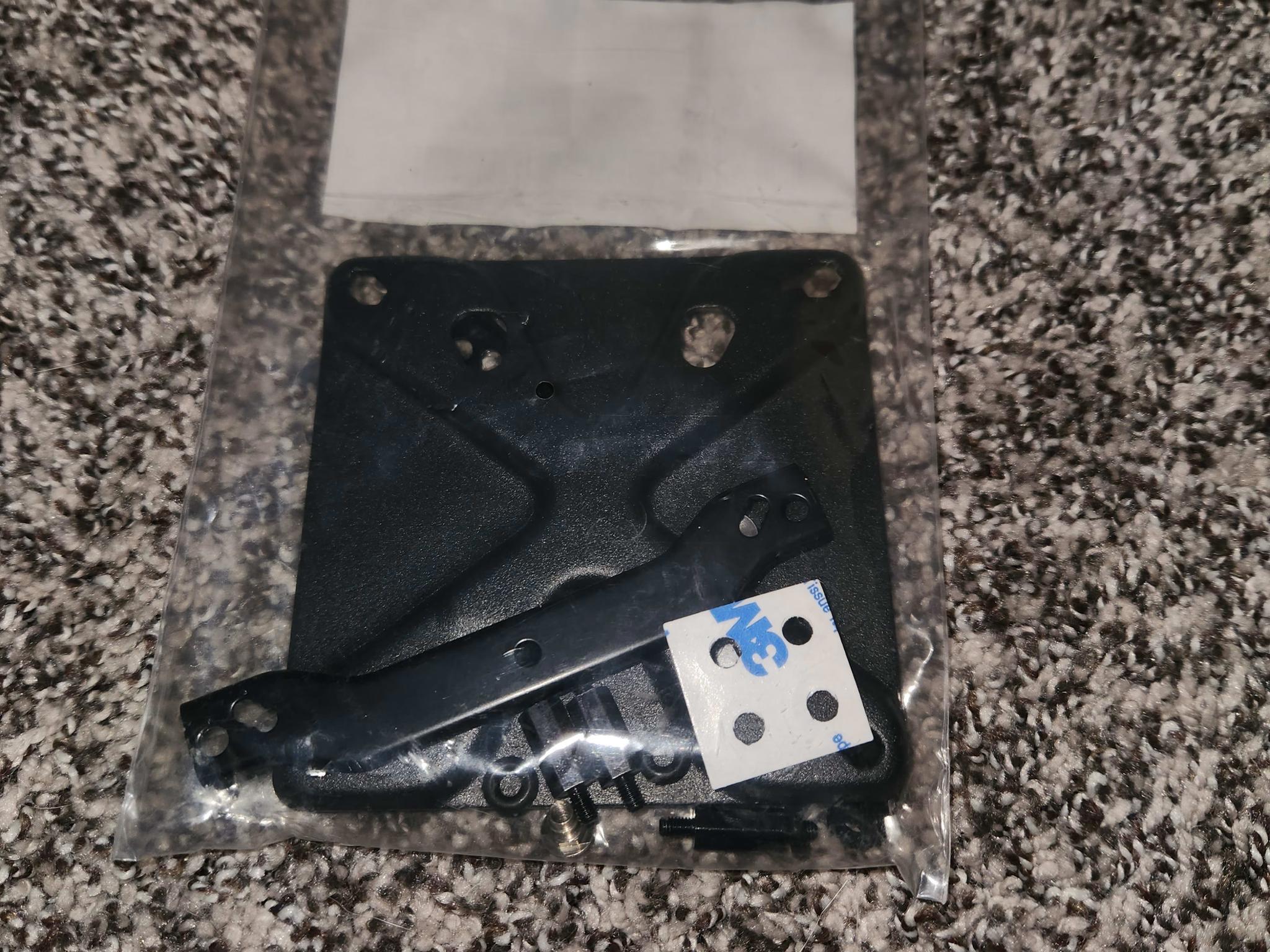 Arctic Liquid Freezer LGA 1700 mount kit.