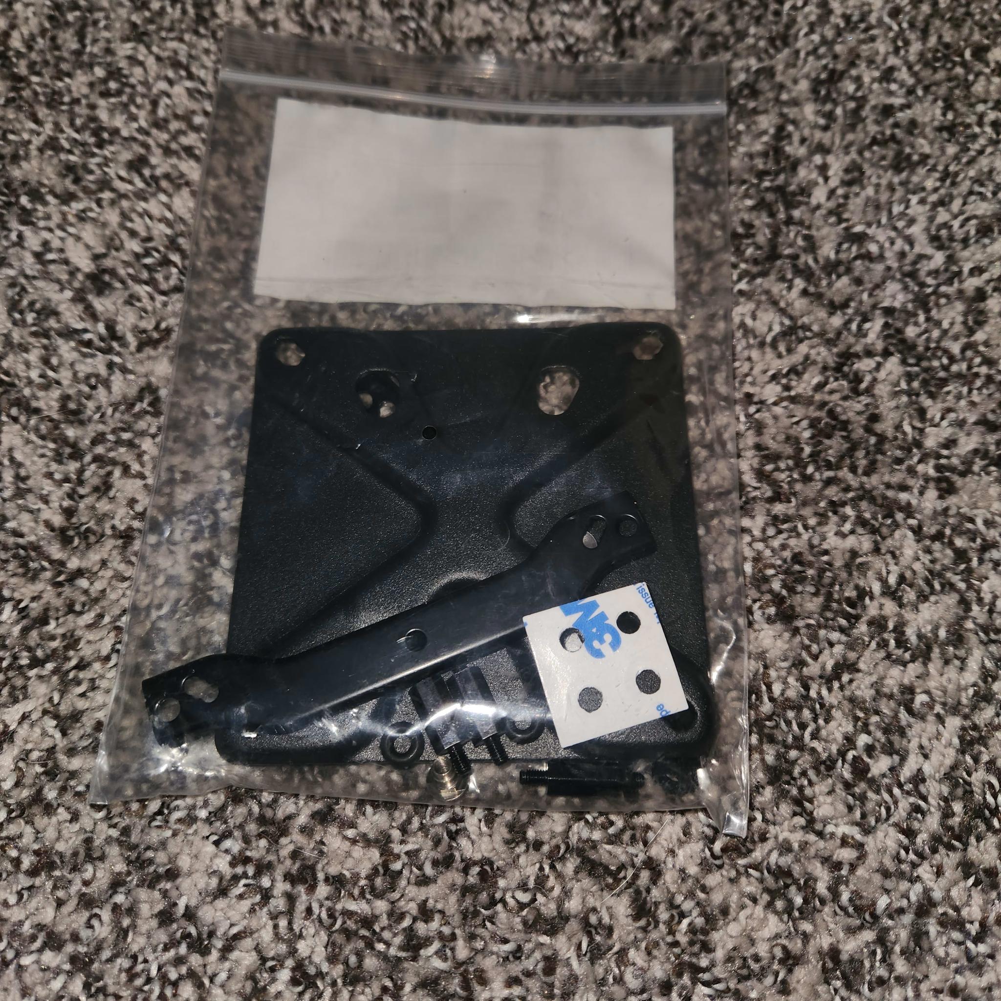 Arctic Liquid Freezer LGA 1700 mount kit.