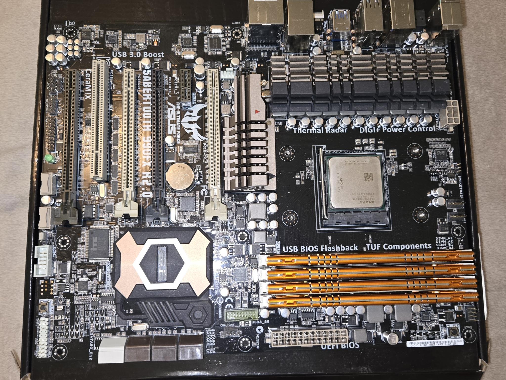 Asus Sabertooth 990fx r2.0 w AMD FX9590 & 32gb ddr3 Combo
