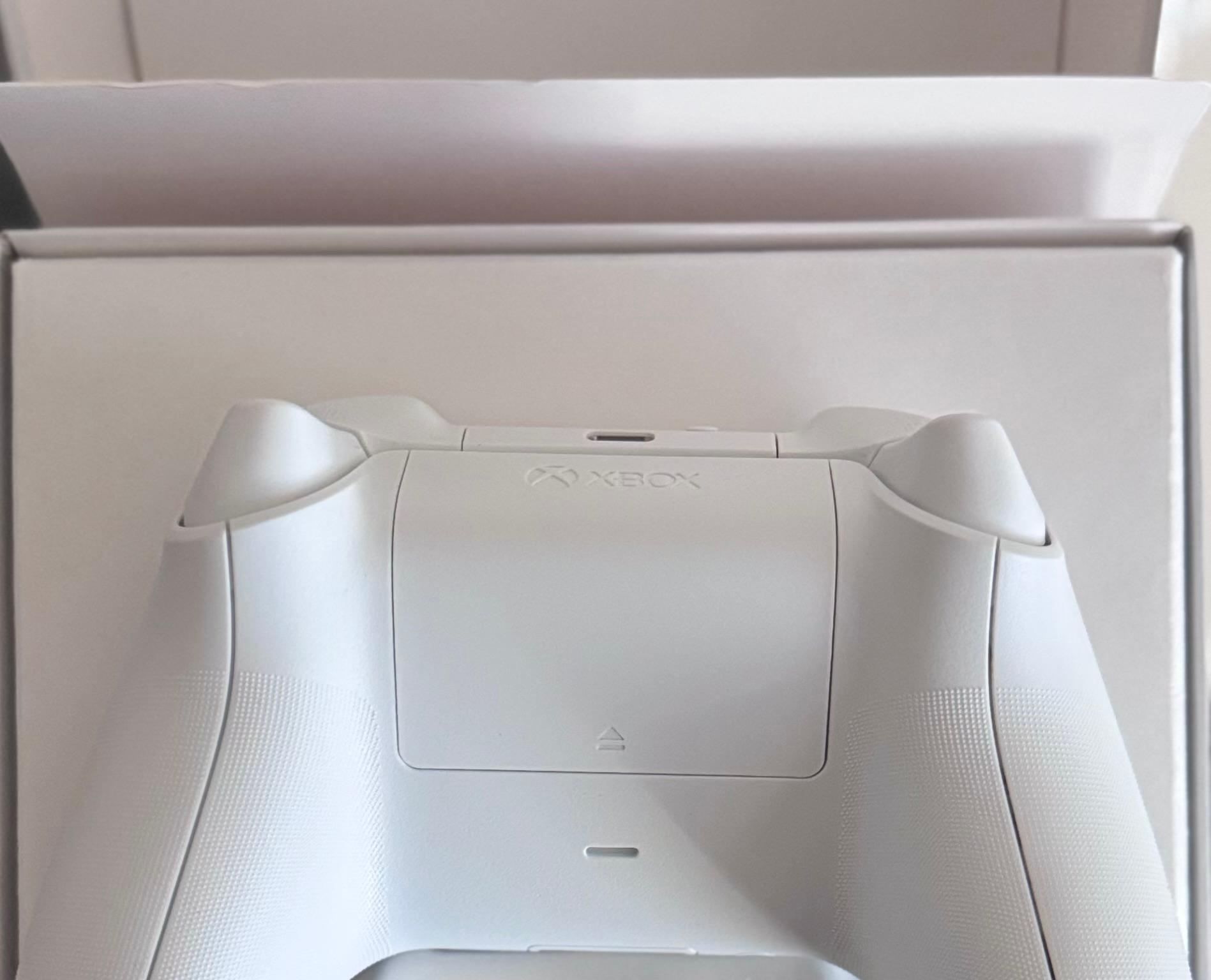 Robot White Xbox One Controller