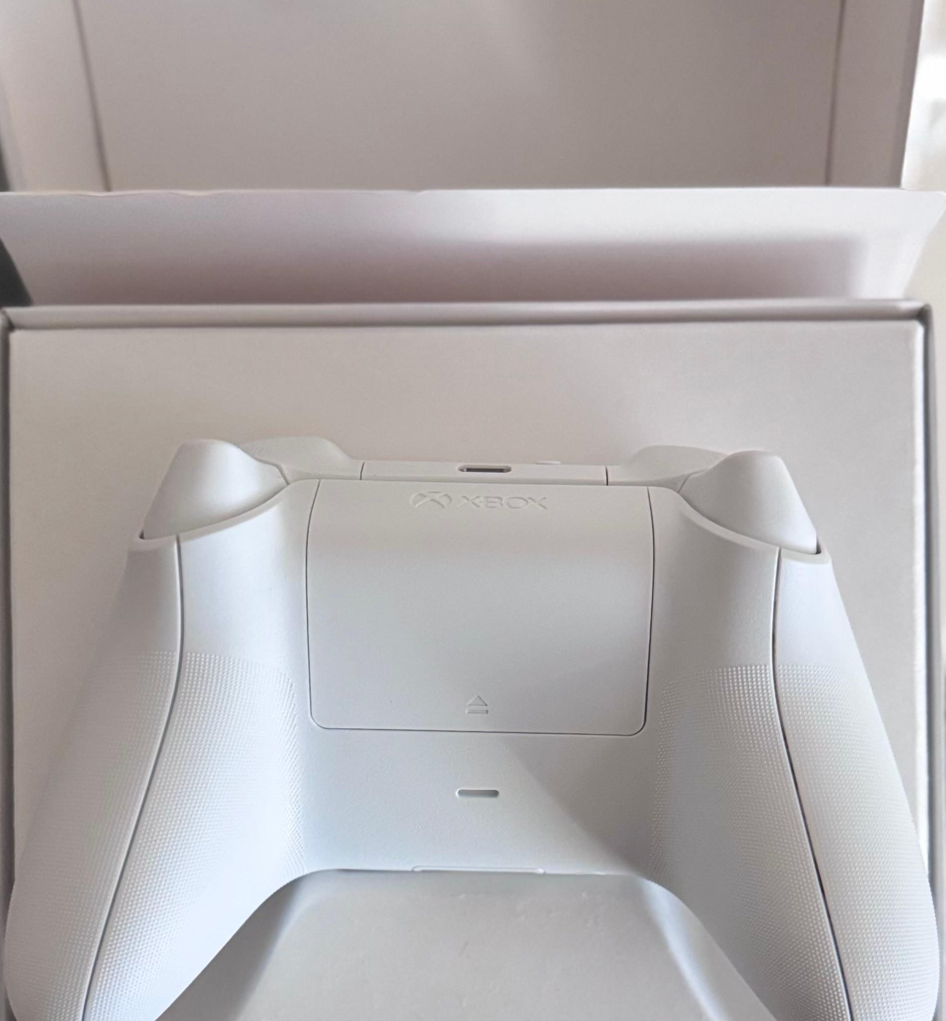 Robot White Xbox One Controller