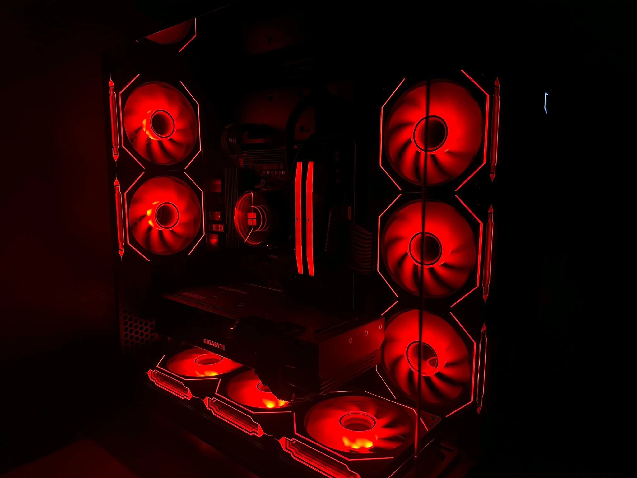 BIG SALE New Sleek Black Fishtank RGB Custom 1440p Gaming PC – GPU : 7700XT CPU : 9600X