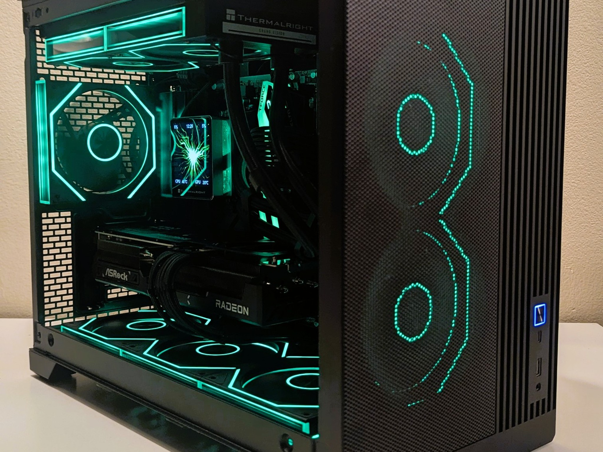 Tron Gaming PC 9070 XT 16GB | RYZEN 9600X | 16GB DDR5 | 1TB SSD | 240MM LCD AIO | 850W GOLD|