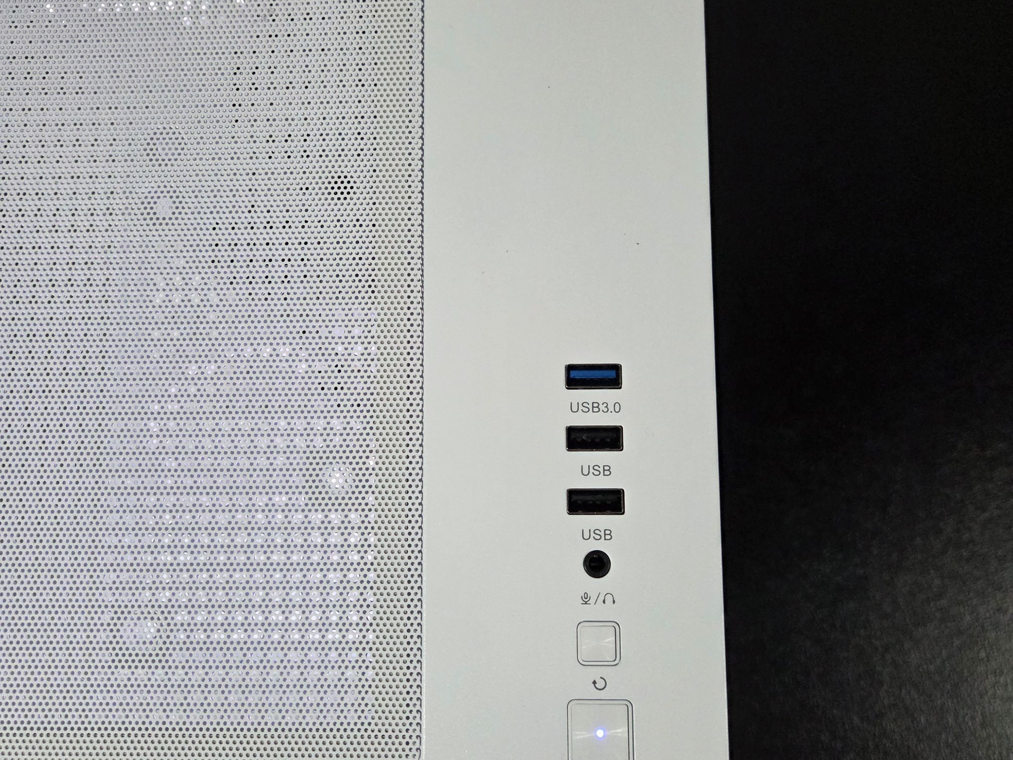 "THE ICE CUBE" Beautiful White Gaming PC | RTX 3050 | RYZEN 5 3600 | 16GB DDR4 RAM |