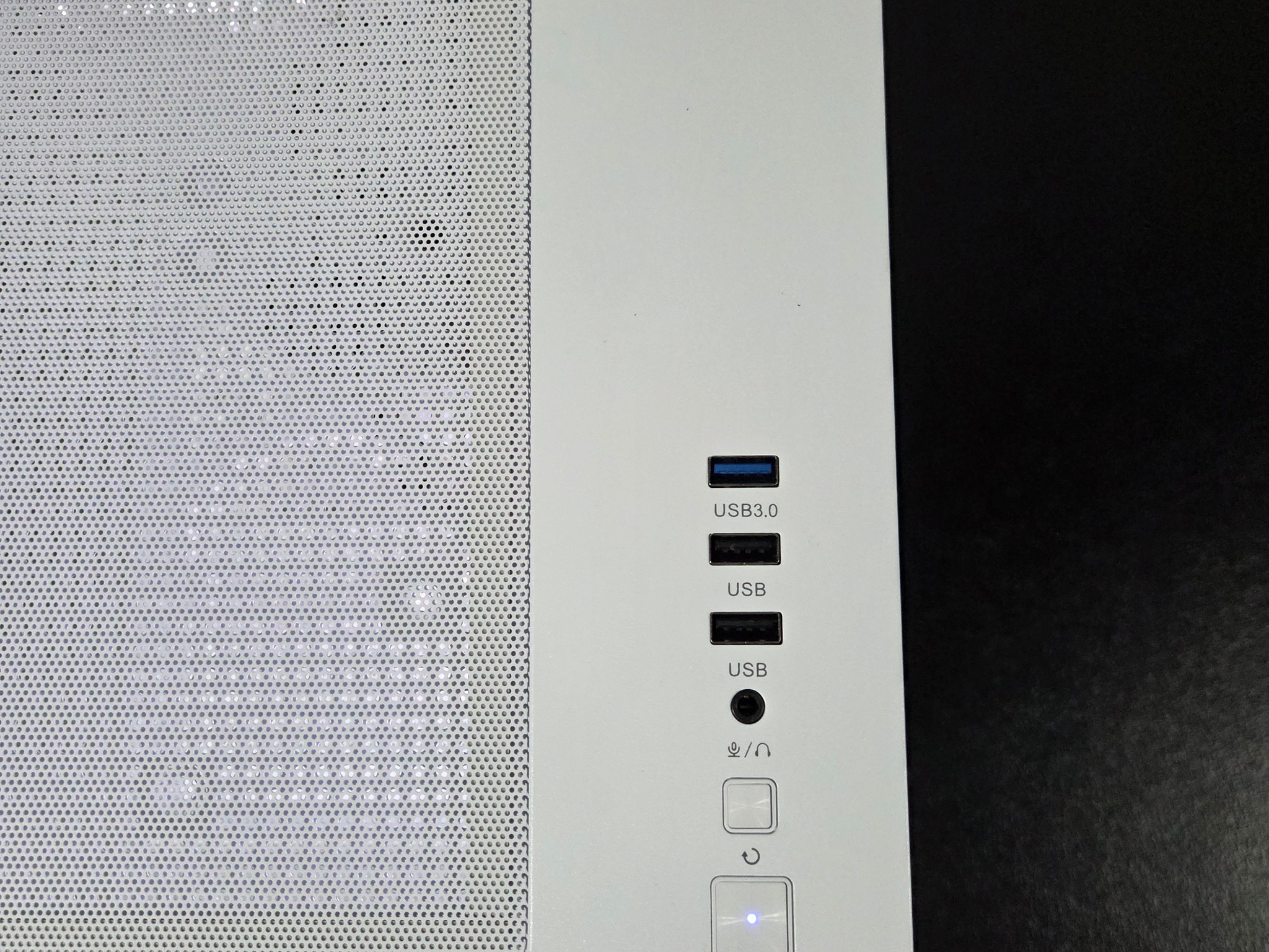 "THE ICE CUBE" Beautiful White Gaming PC | RTX 3050 | RYZEN 5 3600 | 16GB DDR4 RAM |