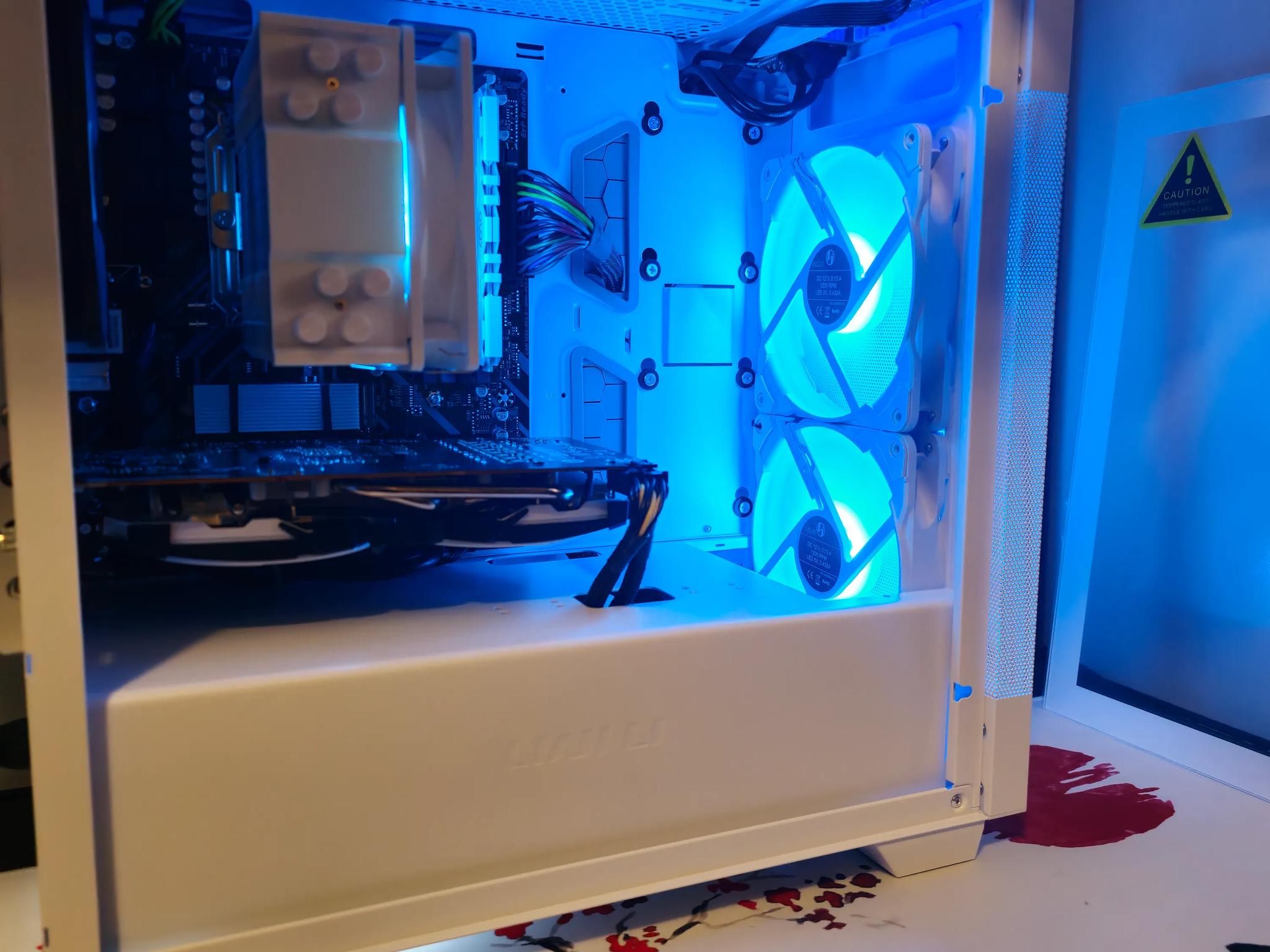Frosty Mini Mesh Ryzen 5 5600X / 16GB DDR4/1TB SSD / RX6600 8GB