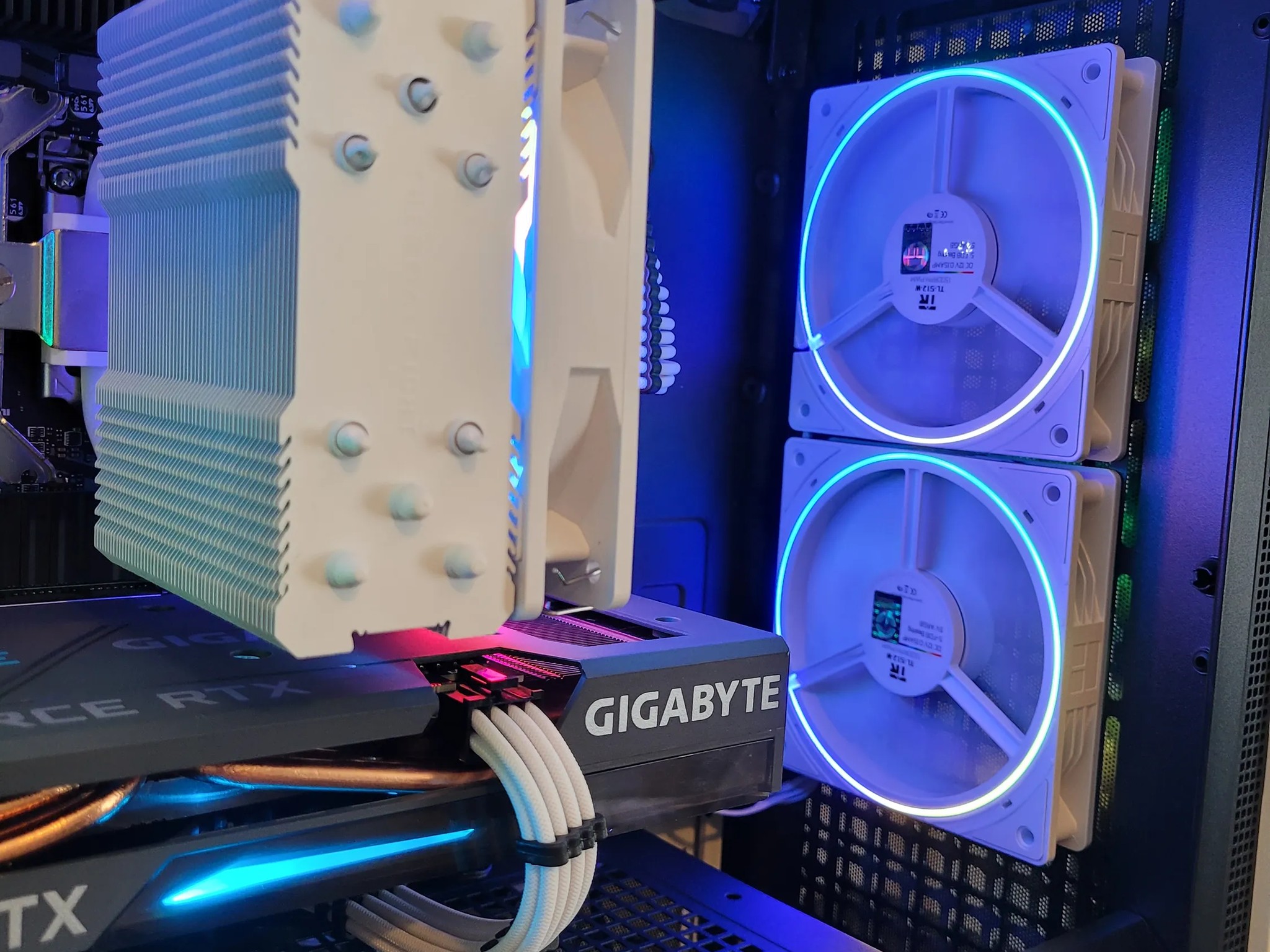 🧊 Icebox 1080p 🧊 // i5 10400f // RTX 3060 12GB // 32GB DDR4 // 1TB NVME + 2TB HDD // Wi-Fi + BT