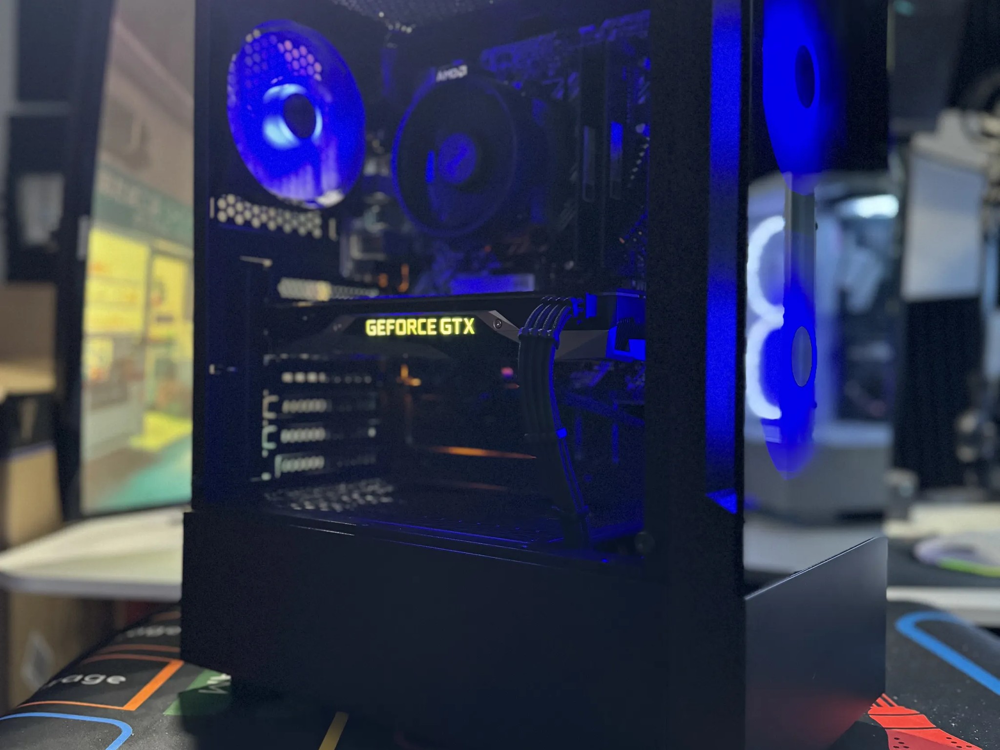 RGB Gaming PC - GTX 1070 - Ryzen 7 1700 - 16GB DDR4 - 500GB SSD