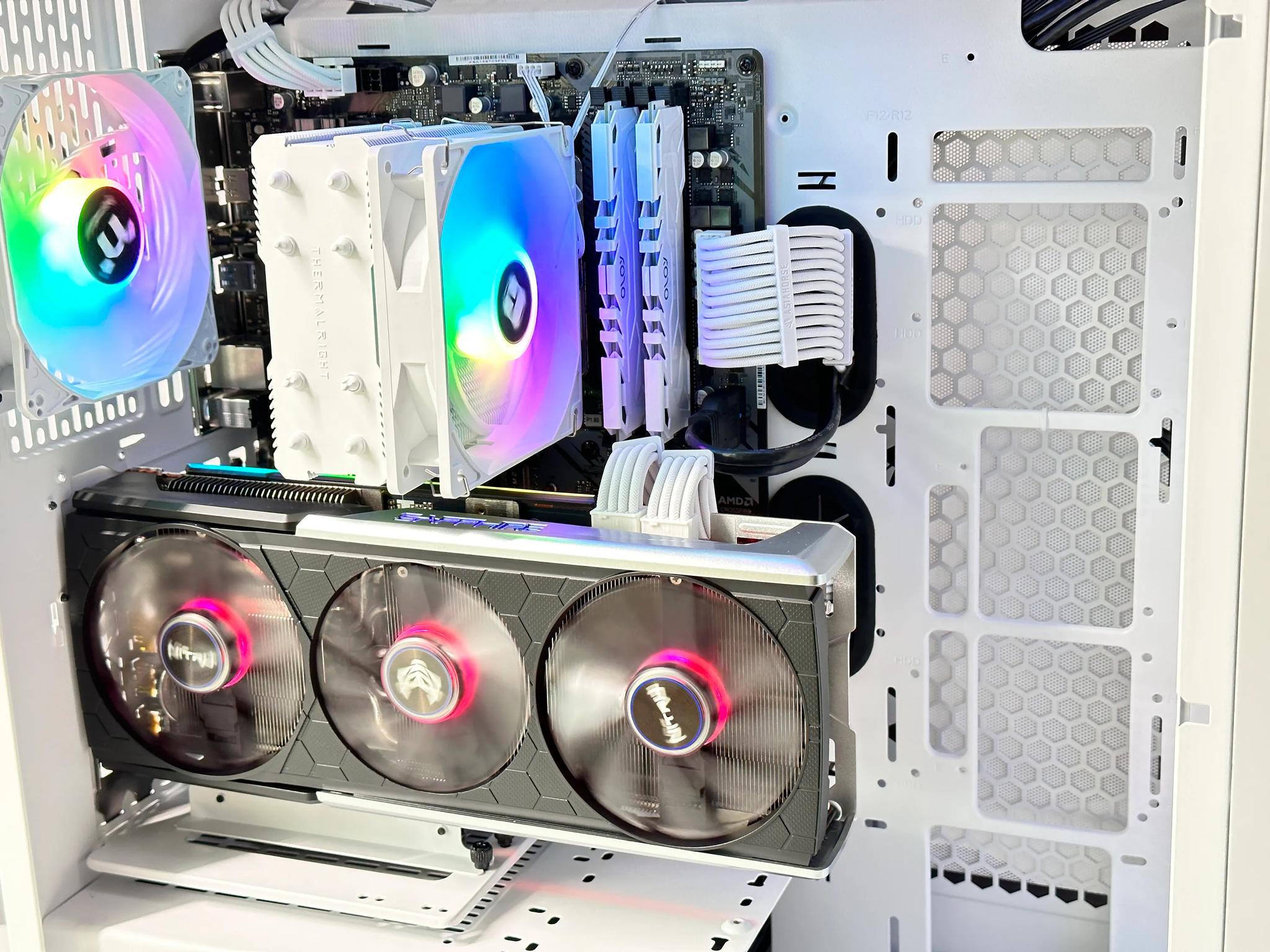 🌨️View 300🌨️AMD RX 5700 XT 8GB❄️Ryzen 5 5600X❄️16GB DDR4❄️1TB SSD NVME