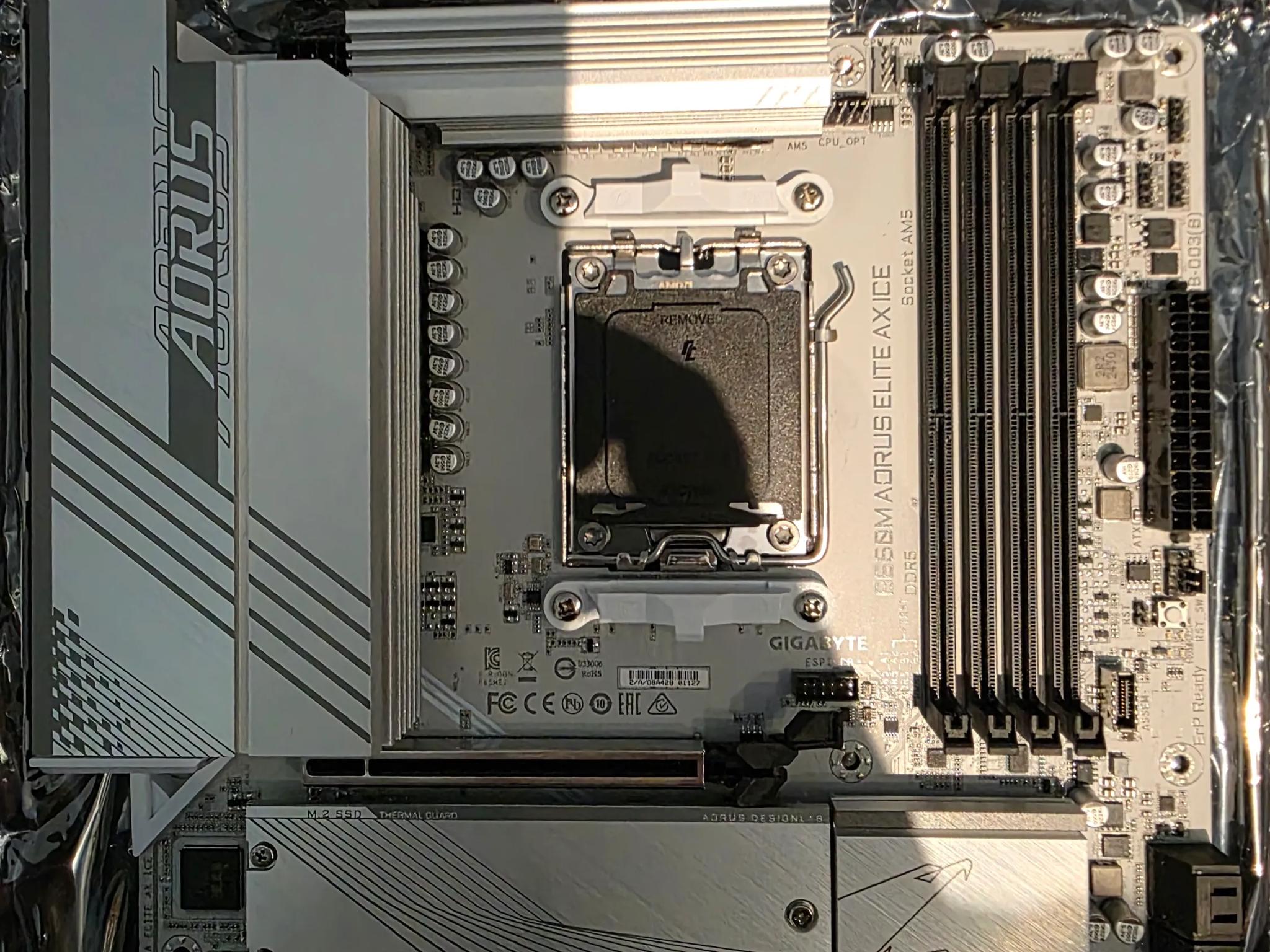 Gigabyte B650M Aorus Elite AX Ice USED