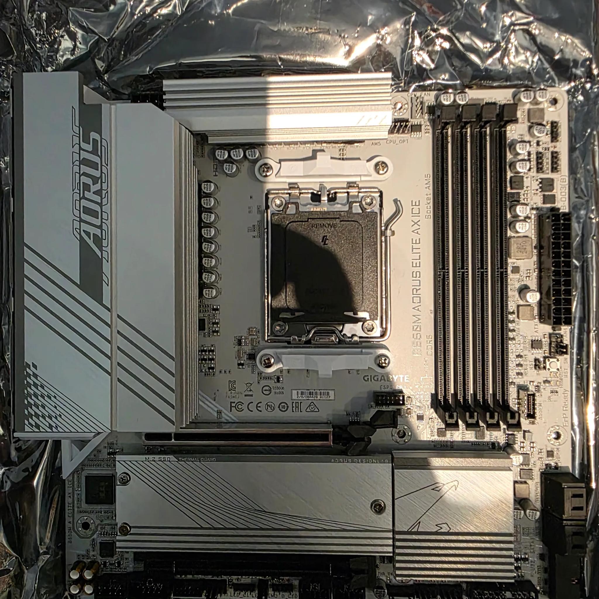 Gigabyte B650M Aorus Elite AX Ice USED