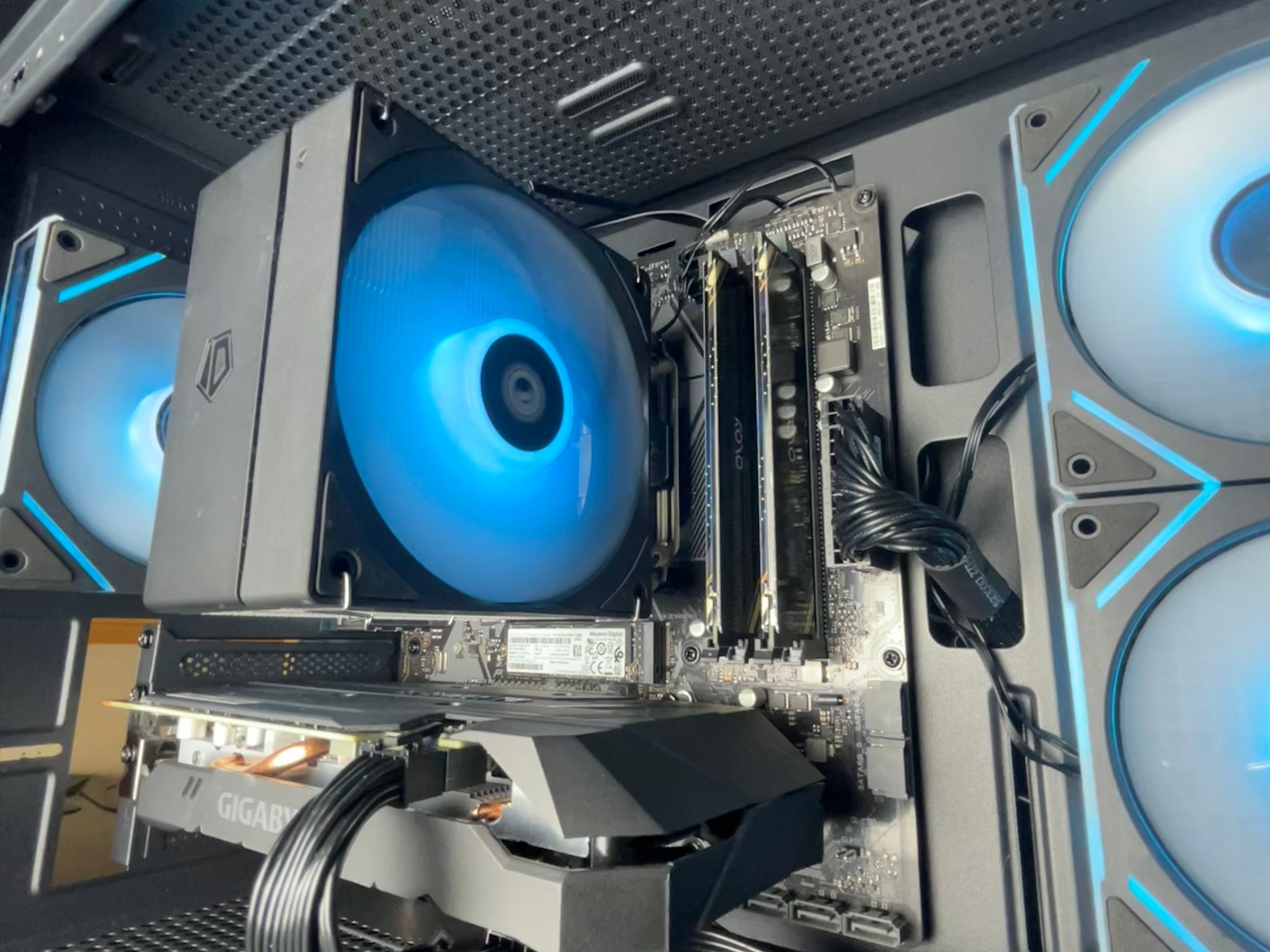 🧊Arctic Glacier PC🧊RTX 2060🧊AMD Ryzen 5 3600🧊16GB DDR4🧊512GB SDD