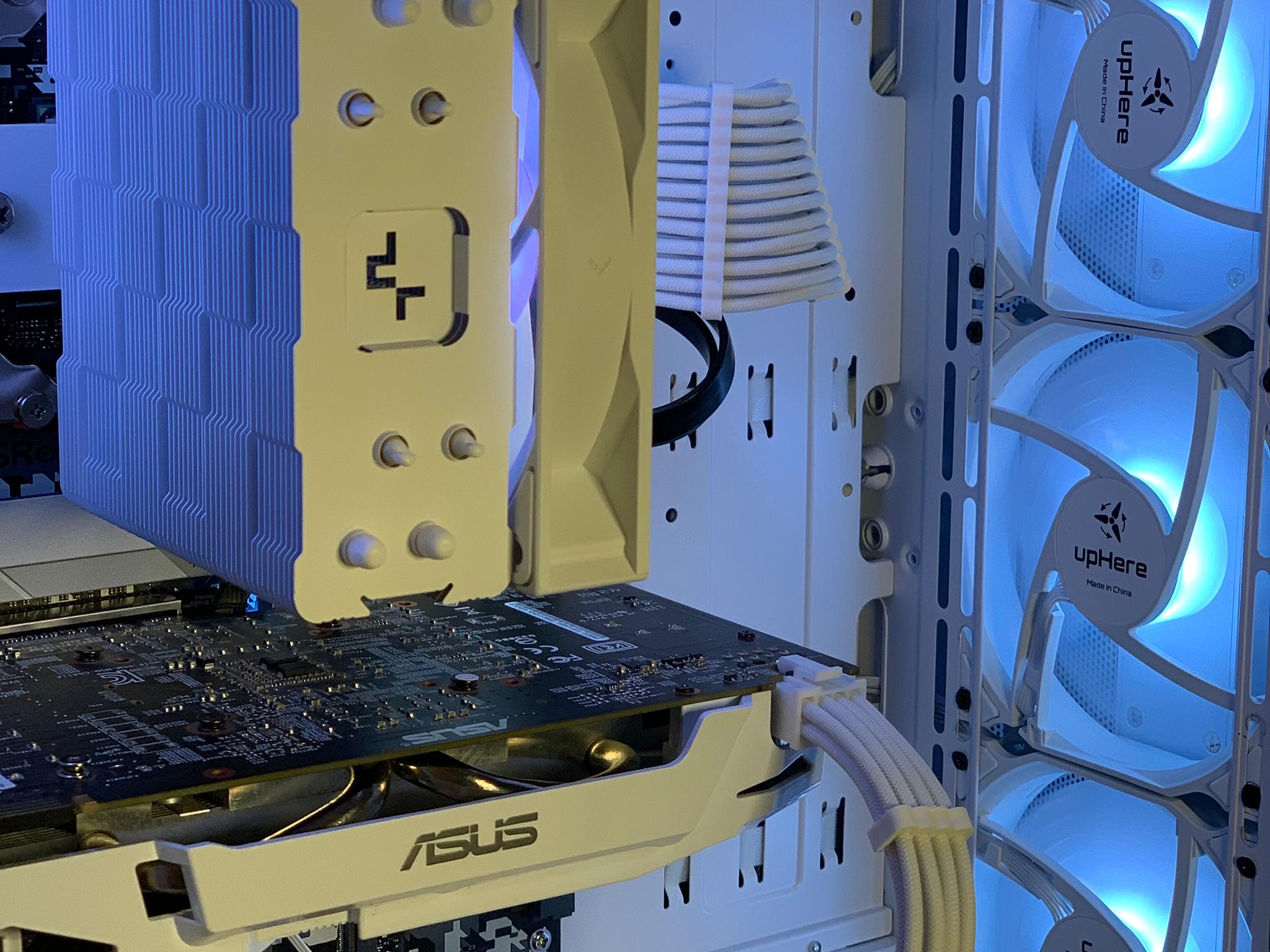 White Gaming PC(Ryzen 7 2700 + GTX 1070)