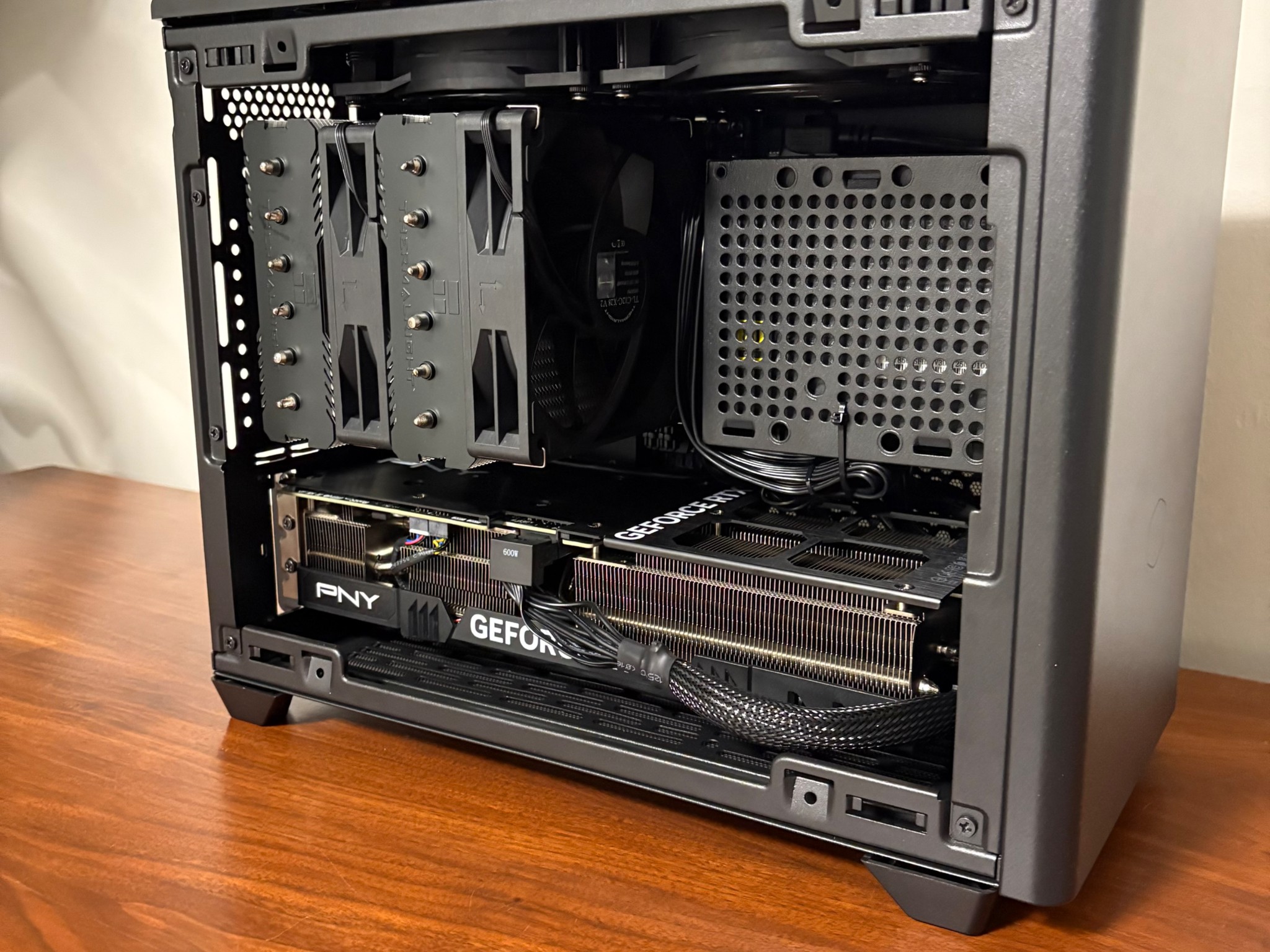 RTX 4070TI SUPER | Ryzen 7 5800X3D | 32GB DDR4 | 1 TB SSD | 850W PSU | 2x 120mm Fans | NR200 ITX