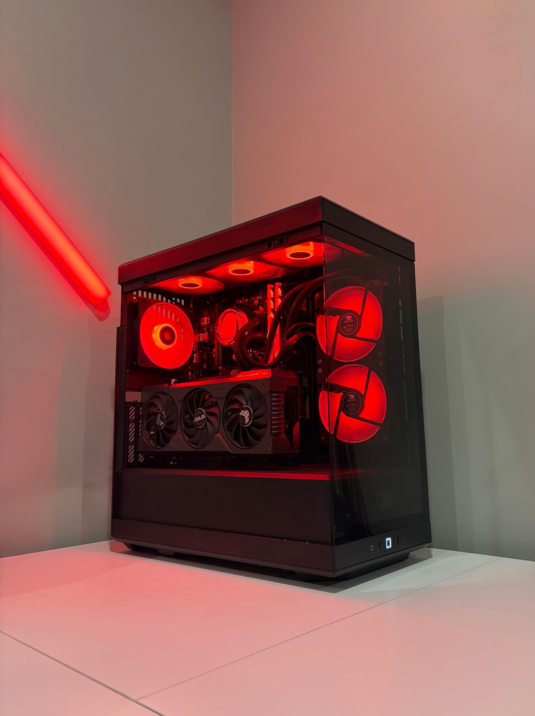 RTX 4070 Ti Super | Ryzen 7 9700x | 32GB DDR5 RAM | 2TB SSD