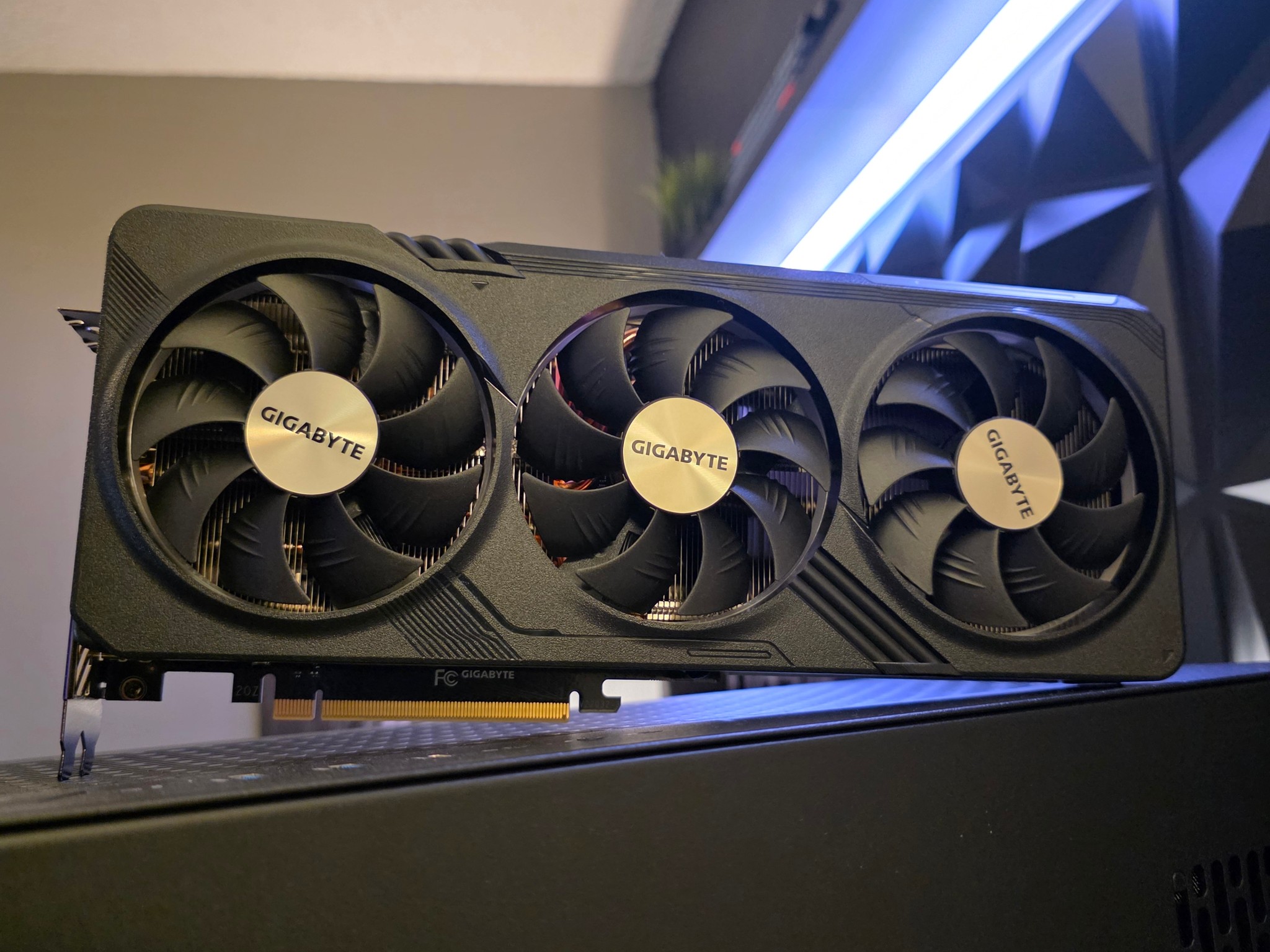 GIGABYTE RTX 4070 TI SUPER