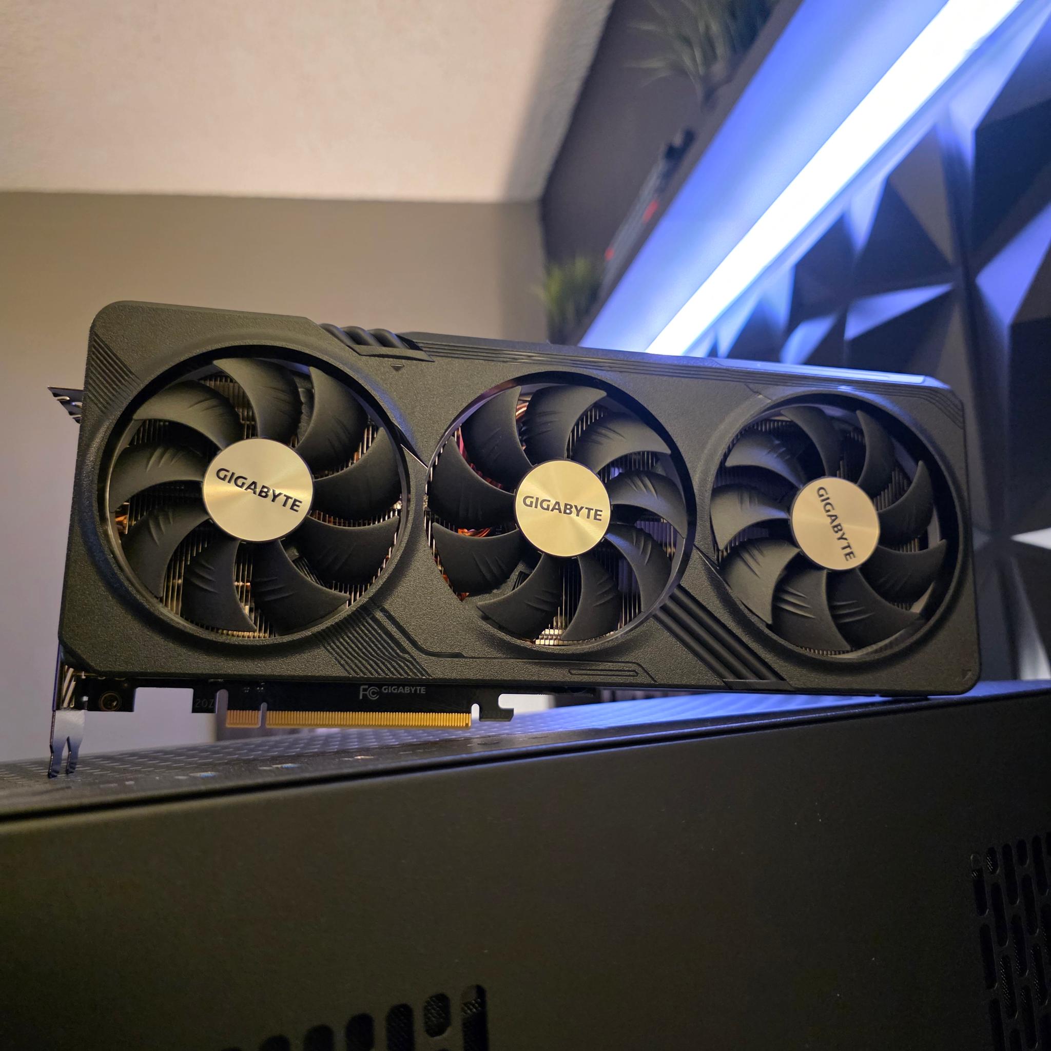 GIGABYTE RTX 4070 TI SUPER