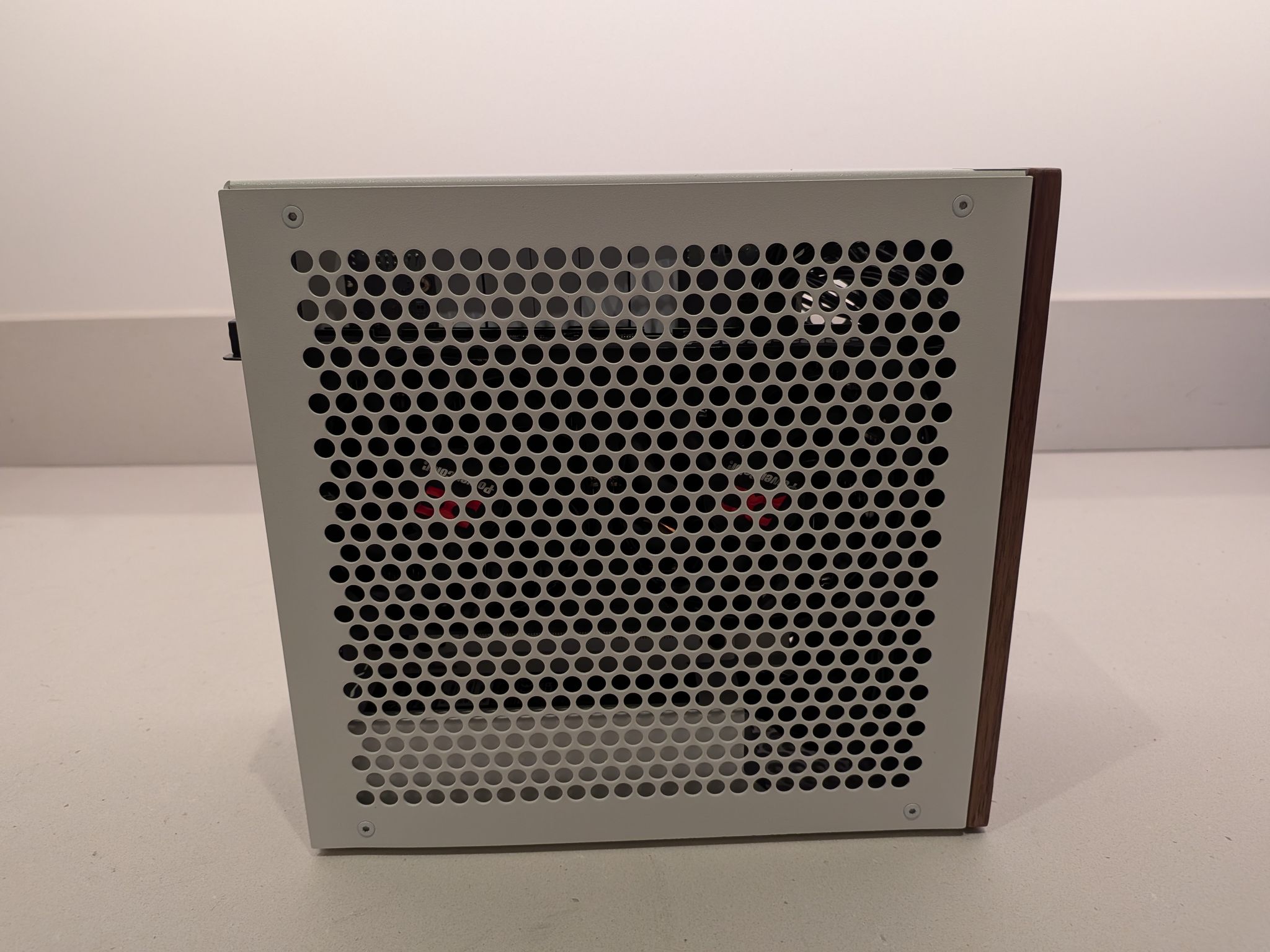 1440p Mini Snowstorm - RX 9060 XT 16 GB, Ryzen 5 9600X, 32 GB DDR5, 2 TB Gen 4 NVME