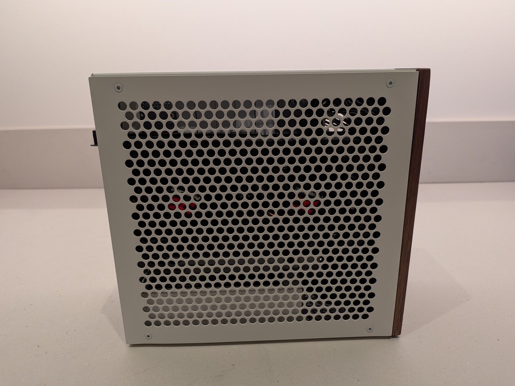 1440p Mini Snowstorm - RX 9060 XT 16 GB, Ryzen 5 9600X, 32 GB DDR5, 2 TB Gen 4 NVME