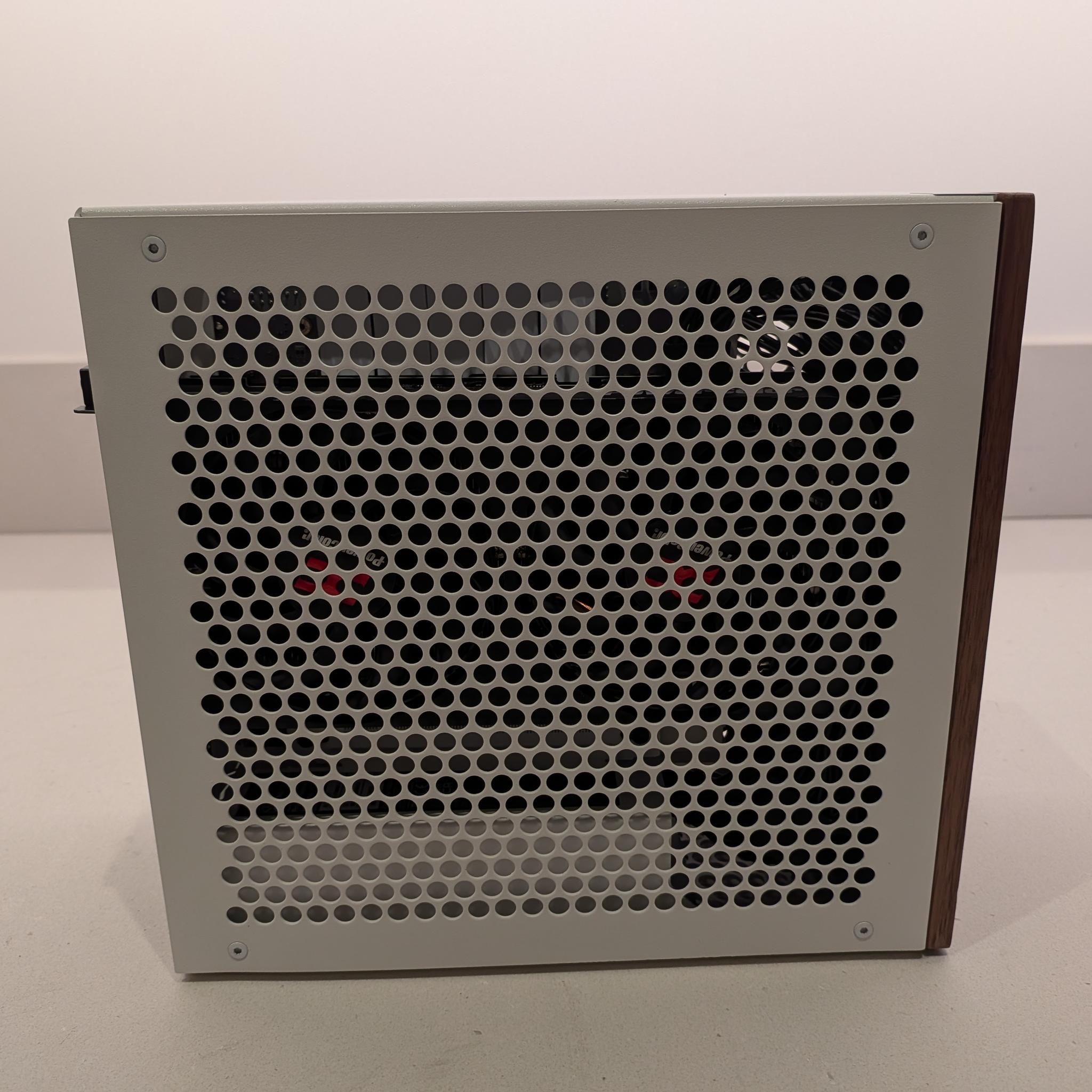 1440p Mini Snowstorm - RX 9060 XT 16 GB, Ryzen 5 9600X, 32 GB DDR5, 2 TB Gen 4 NVME