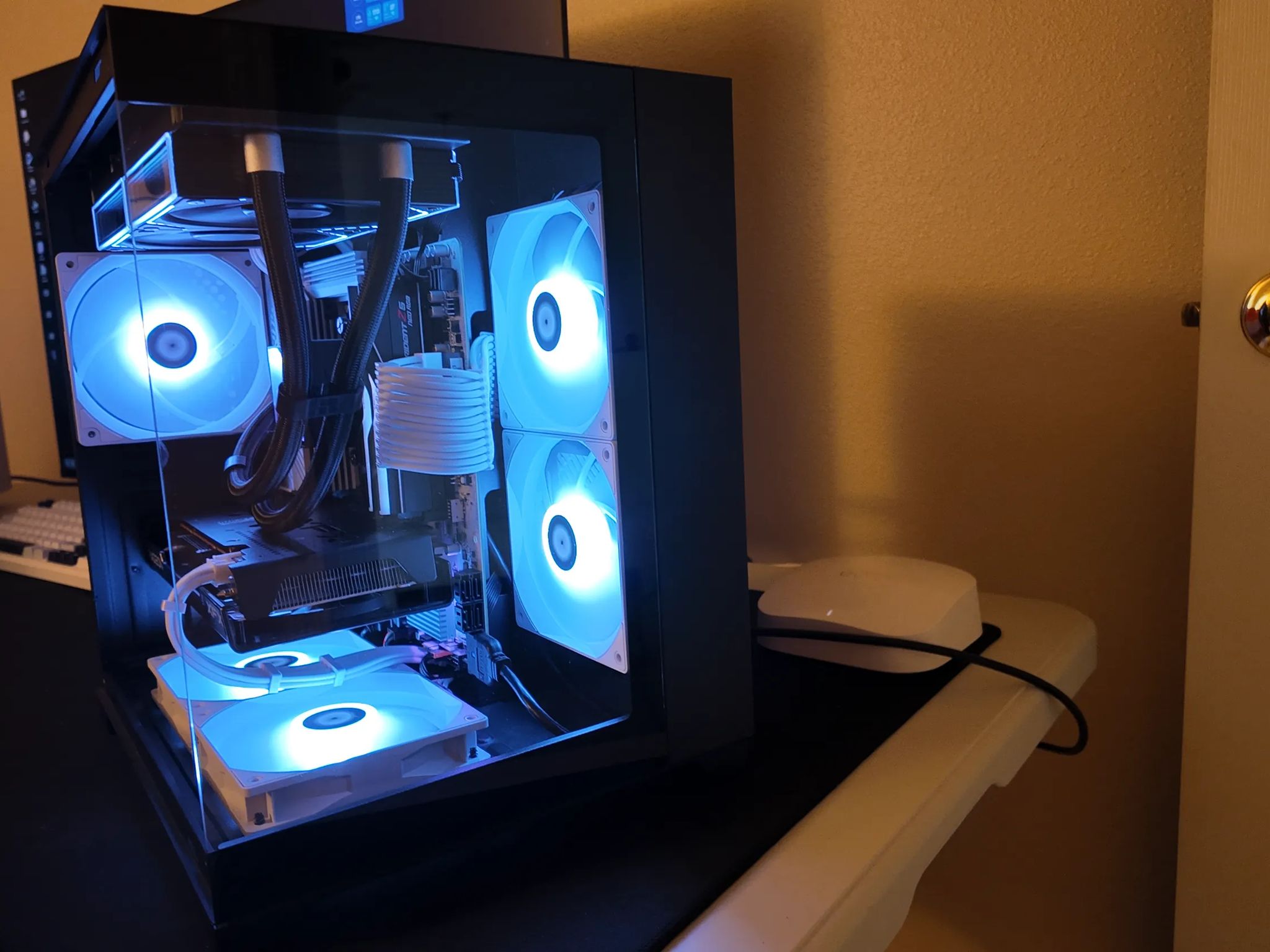 Micro ATX Gaming PC Ryzen 7 7800X3D XFX Radeon 7600 G.Skill 48gb 6400MT 1TB SSD
