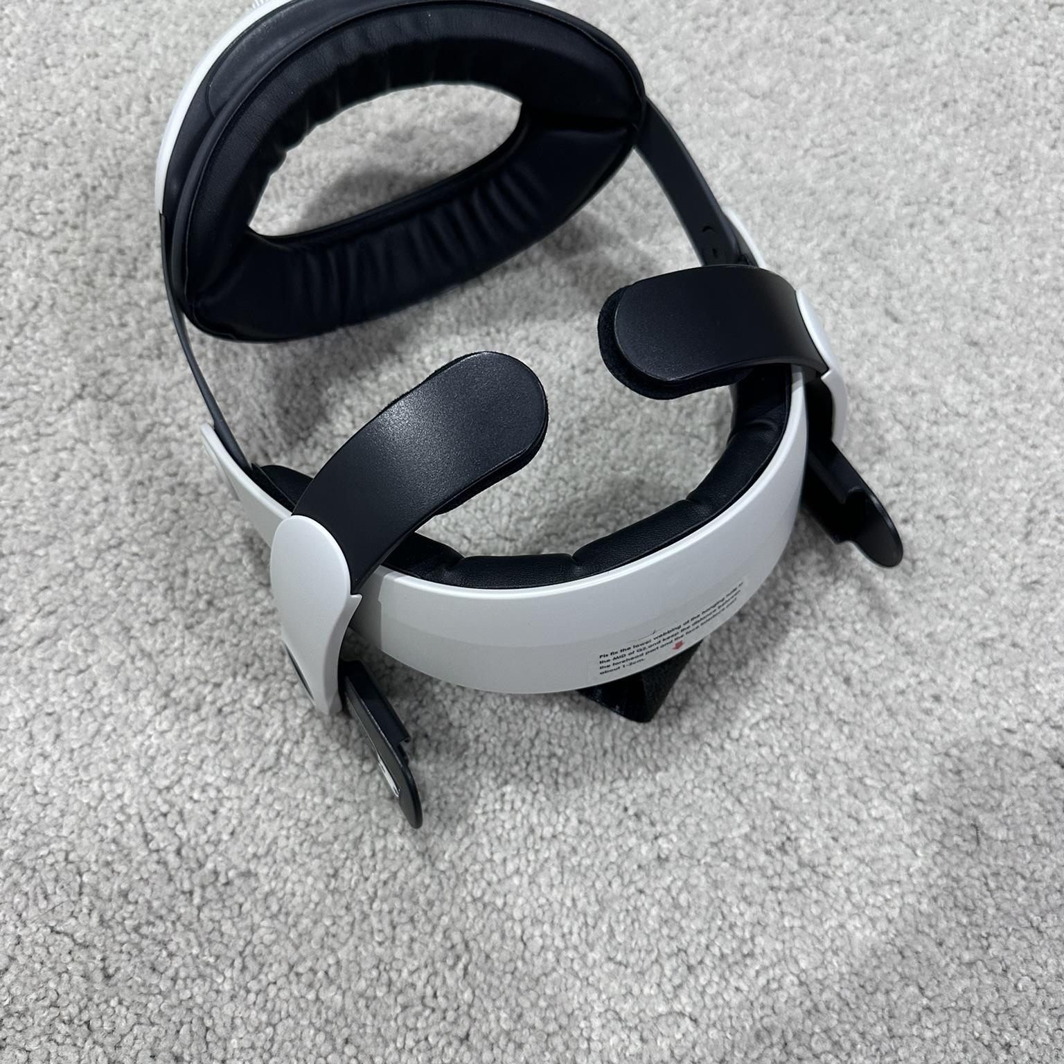 Meta Quest 2 (128GB) VR Headset Bundle