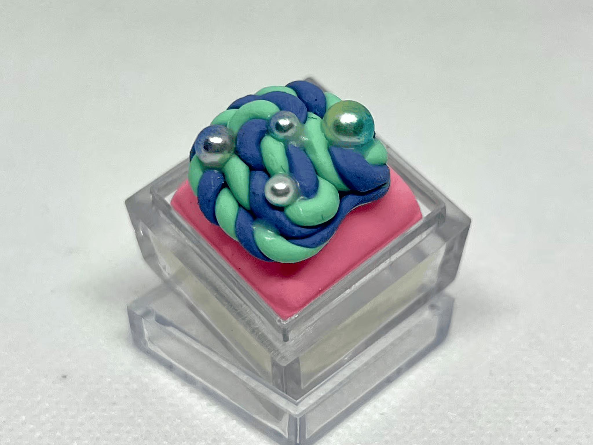 DOLLAR KEYCAPS!! *Swirly Sparkly Intestines*