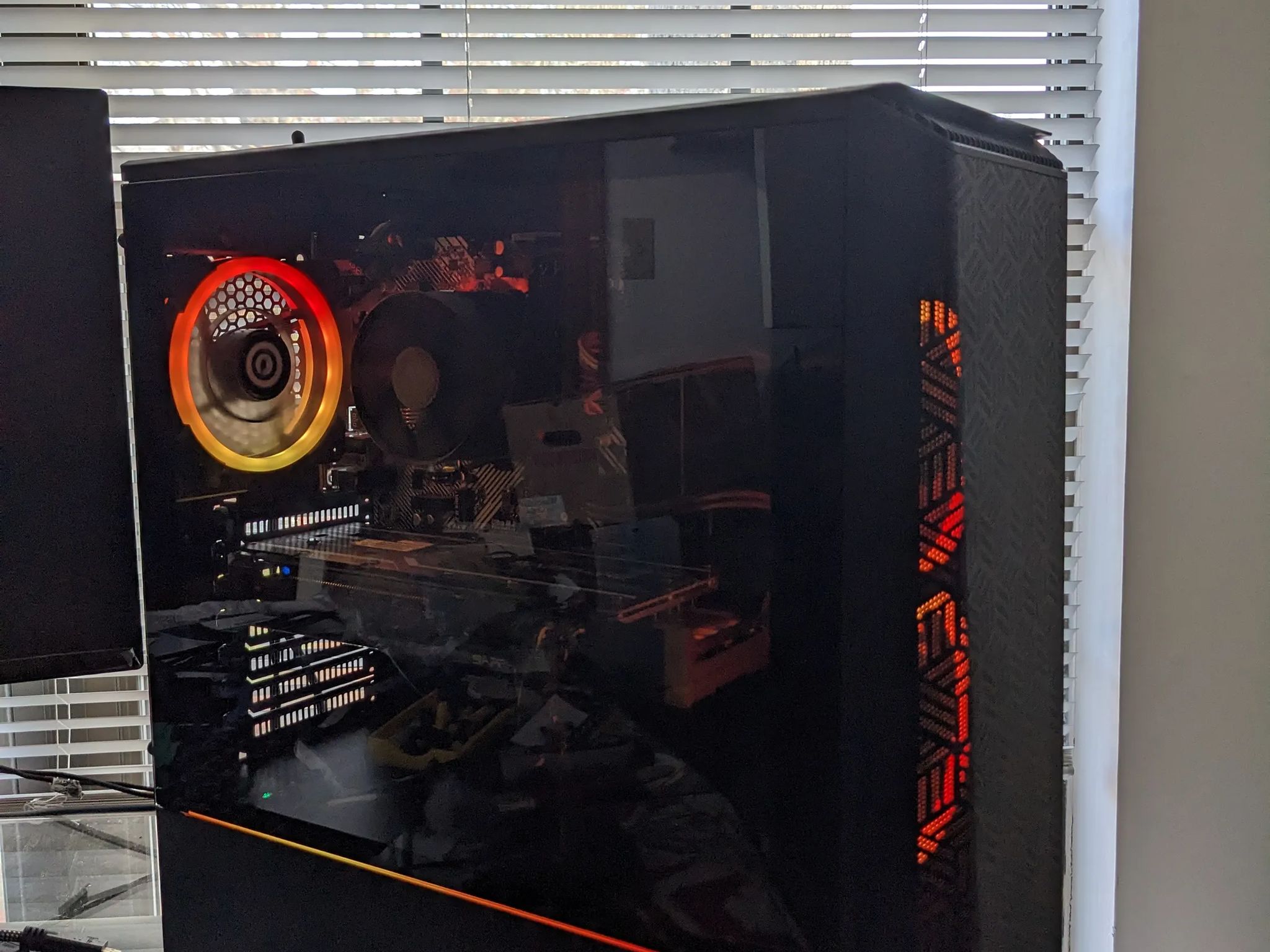 Phanteks, Win11, Ryzen 3100, 32gb ddr4-3200, R9 390 8gb GPU, SSD+HDD, BT+WiFi