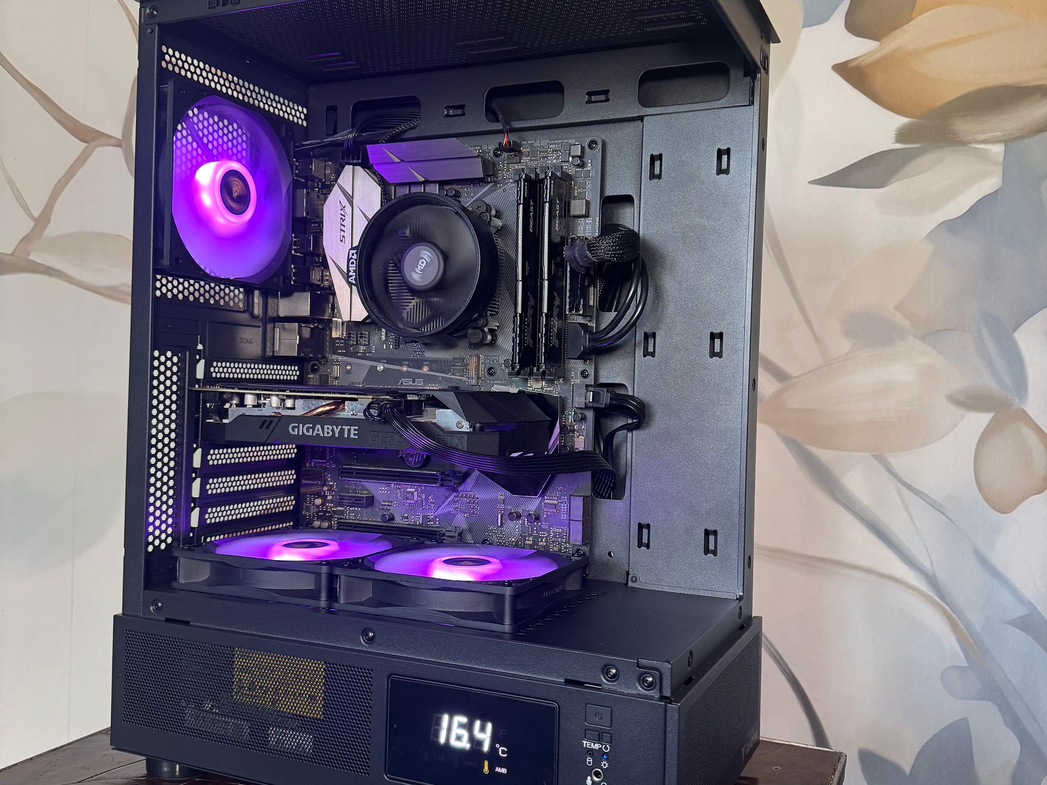 Panoramic Budget Gaming PC - GTX 1660 OC - Ryzen 5 - Temp Display - 740GB Storage
