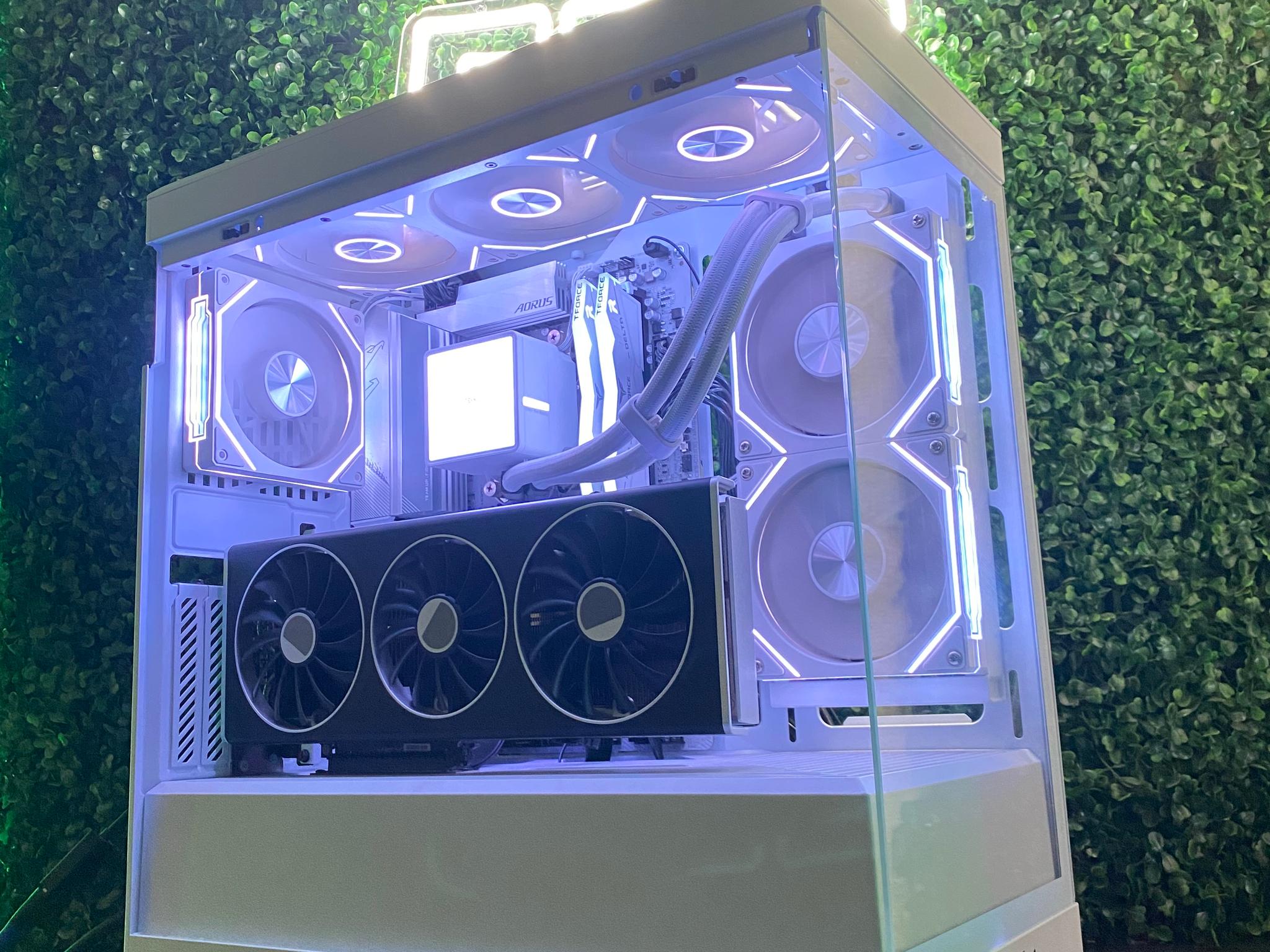 4k | White Gaming PC | Ryzen 7 9700X + RX 7800 XT + 32GB DDR5 | 4k/1440p |