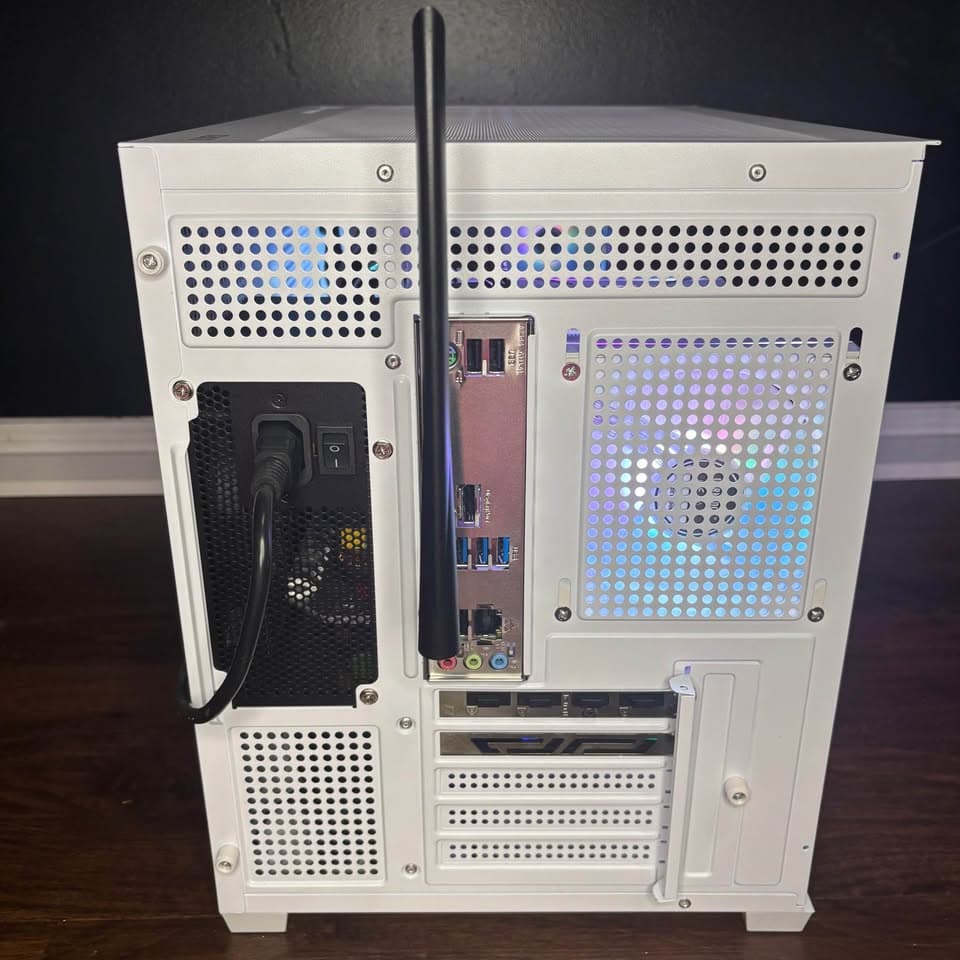 White Gaming PC (RTX 2060 6GB + AMD Ryzen 5 3600 + 16GB DDR4 + SSD)