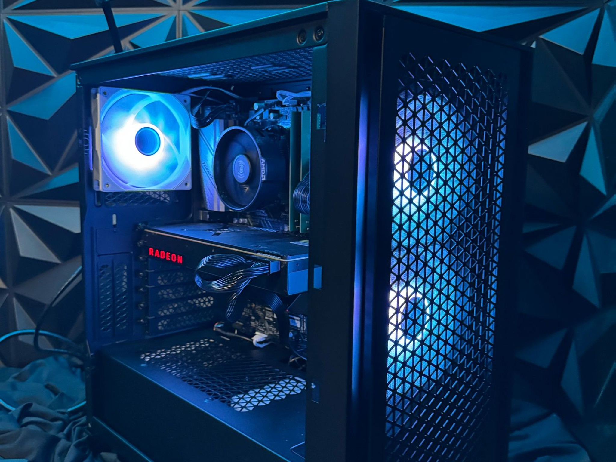 💻 Budget 64 🔥 Ryzen 5 3600| Vega 64 | 16 GB DDR4|2 TB SSD