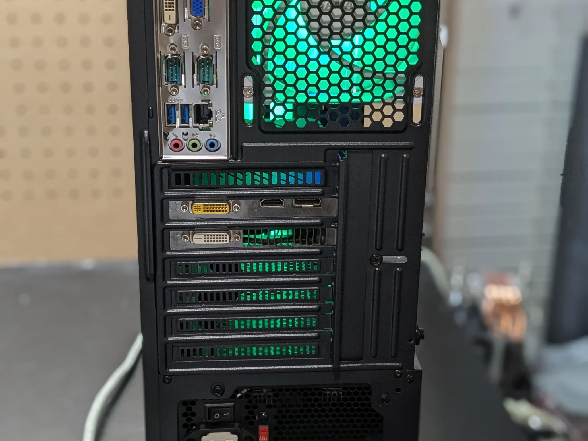 Rush B: 3 Stripe | 120 FPS Fortnite | Scratch and Dent | i5-4570, 16GB RAM, 480GB SSD, GTX 950