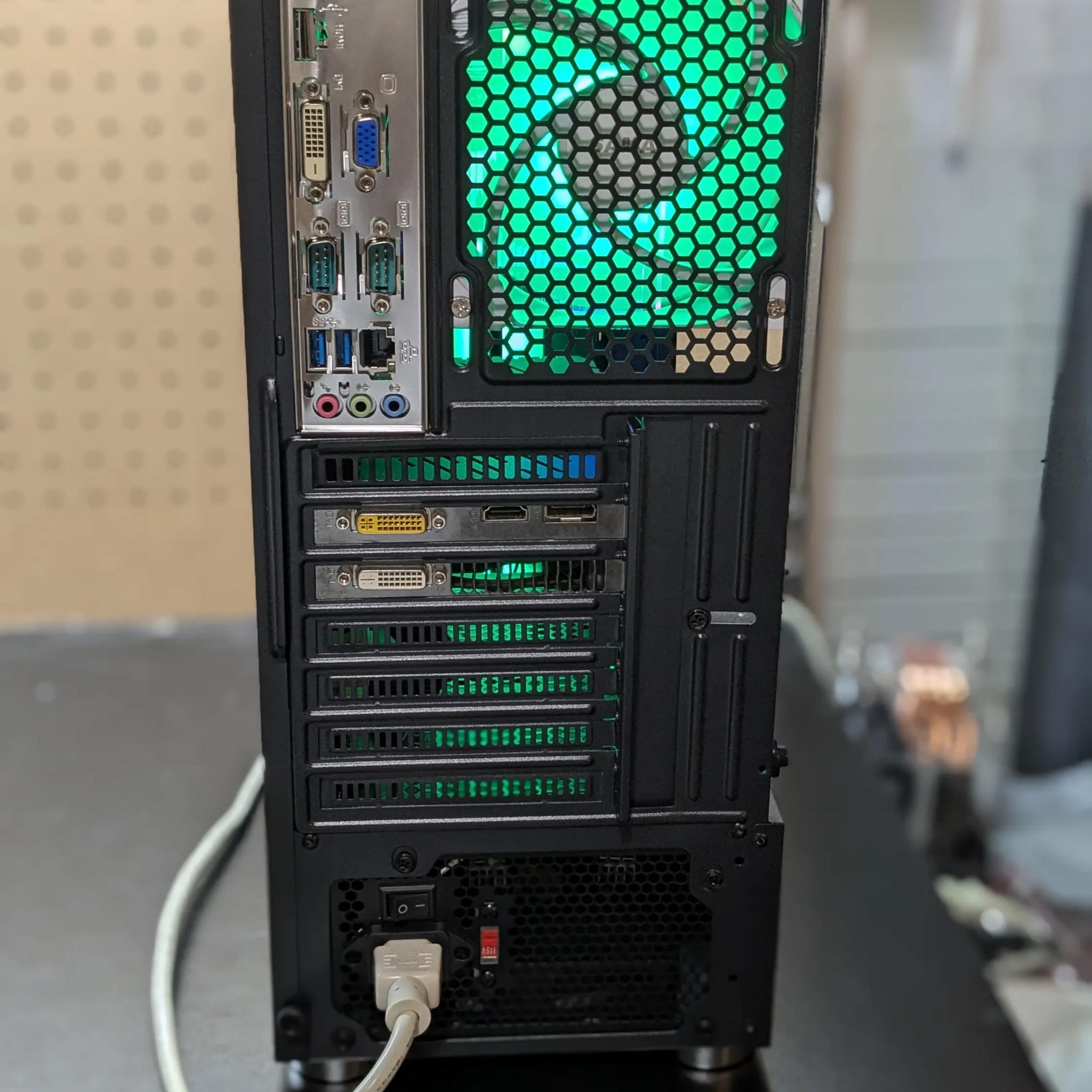 Rush B: 3 Stripe | 120 FPS Fortnite | Scratch and Dent | i5-4570, 16GB RAM, 480GB SSD, GTX 950