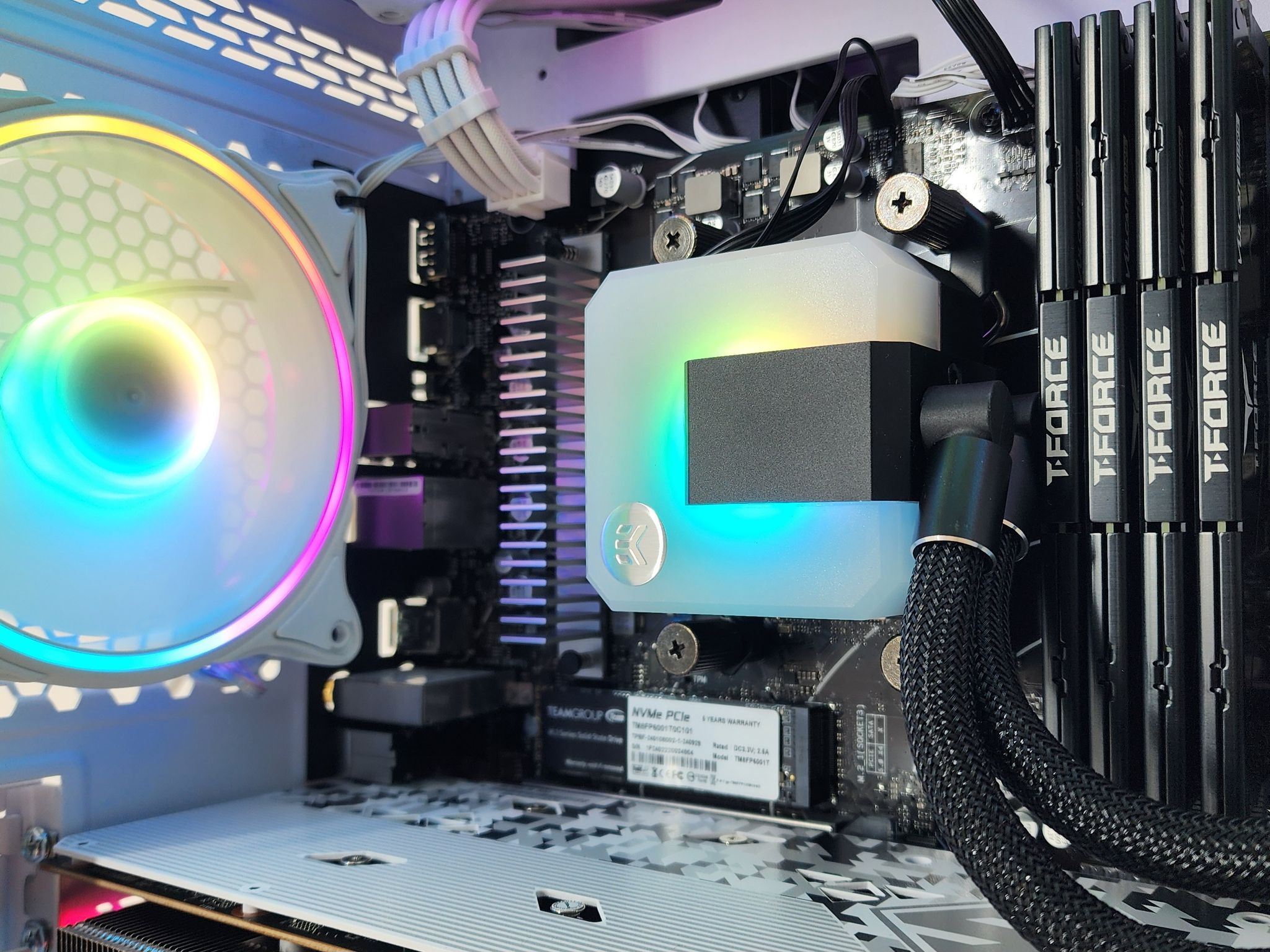 Gaming PC Ryzen 5 8400F 32GB RAM 1TB SSD RX 7600 8GB Windows 11 Computer