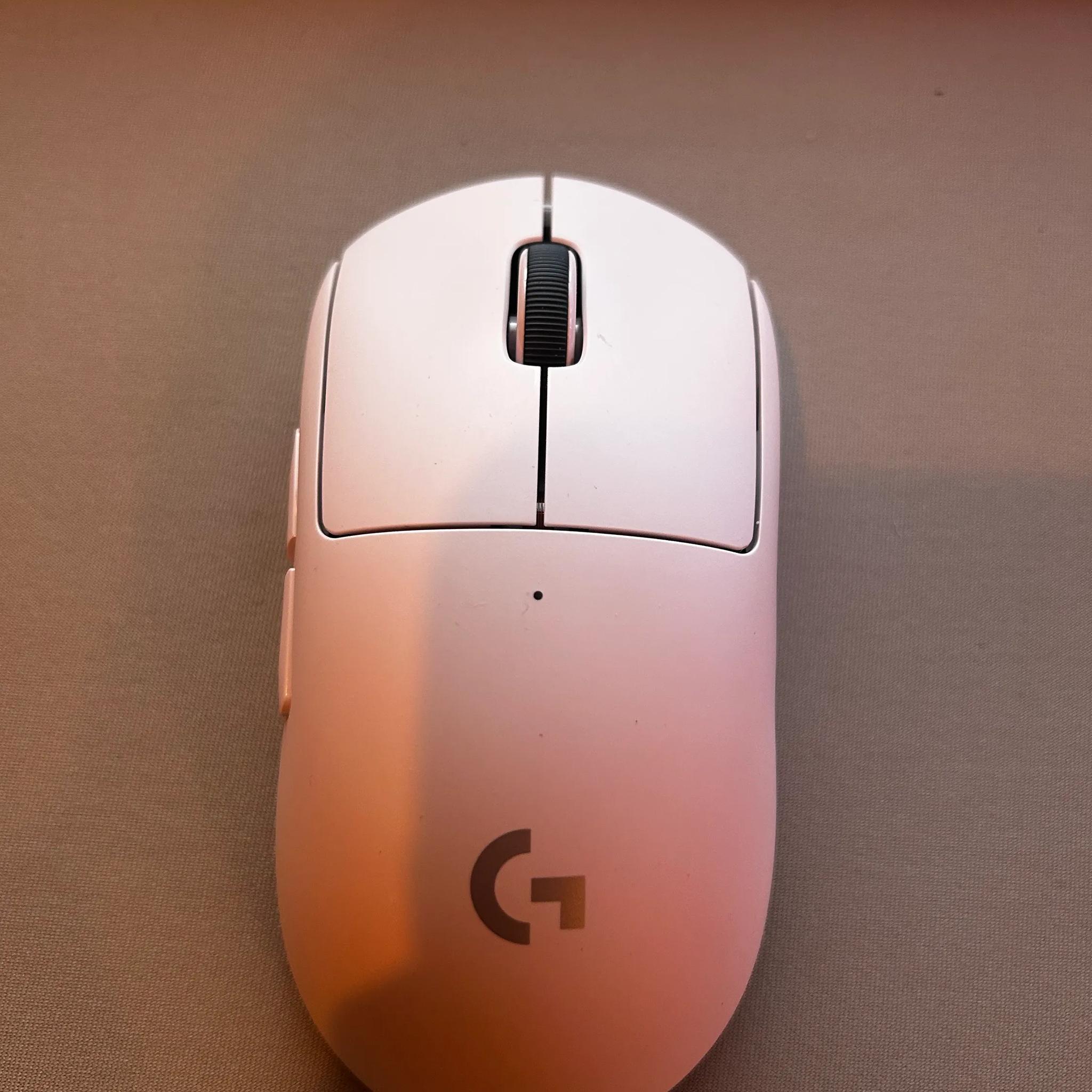Logitech G PRO X Superlight Wireless Gaming Mouse, Ultra-Lightweight, Less than 1 hour of use