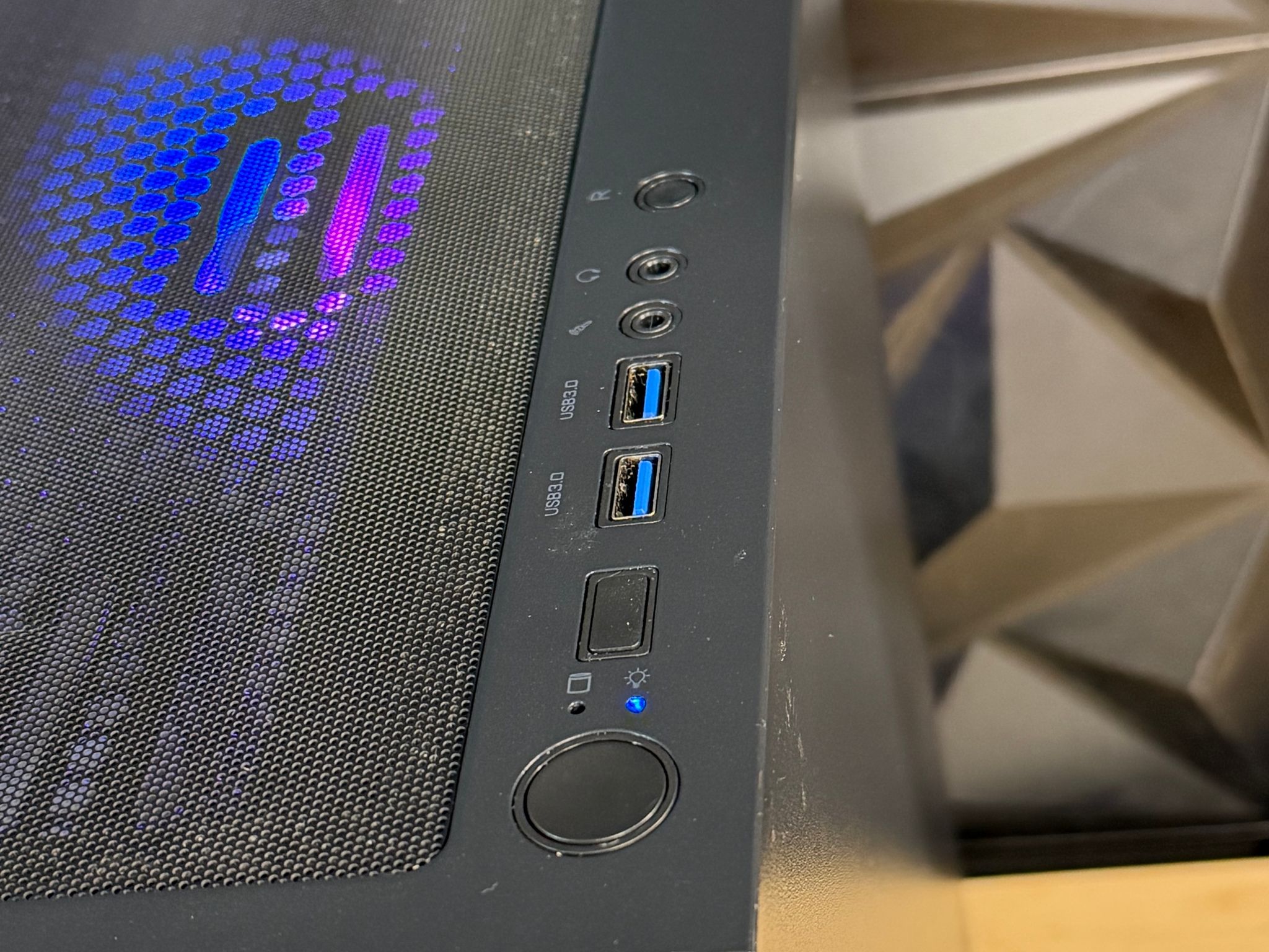 Ryzen 5 3600 | Nvidia GTX 1660 Super 6GB | 16GB RAM | SSD | Wi-Fi/BT | Custom ARGB Gaming PC