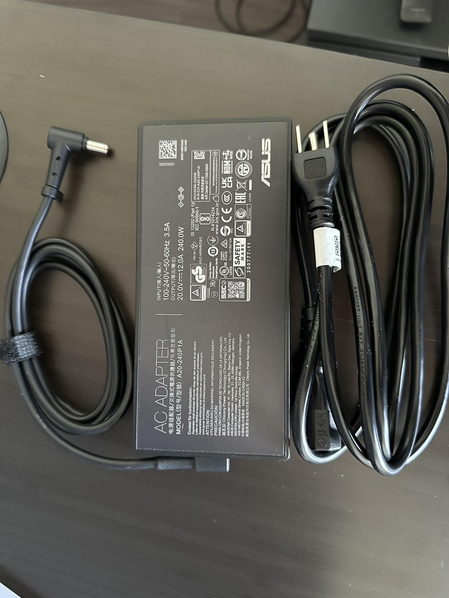 ASUS ROG Zephyrus G14 2023 -  7940HS - RTX 4080 - 32GB RAM - 1TB SSD