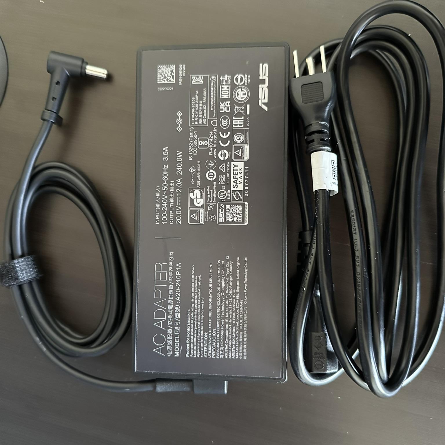 ASUS ROG Zephyrus G14 2023 -  7940HS - RTX 4080 - 32GB RAM - 1TB SSD